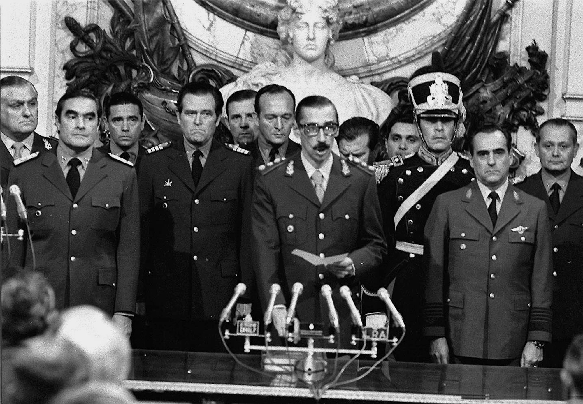 Jorge Rafael Videla Argentinako diktadorea, 1976an, artxiboko irudi batean. BERRIA