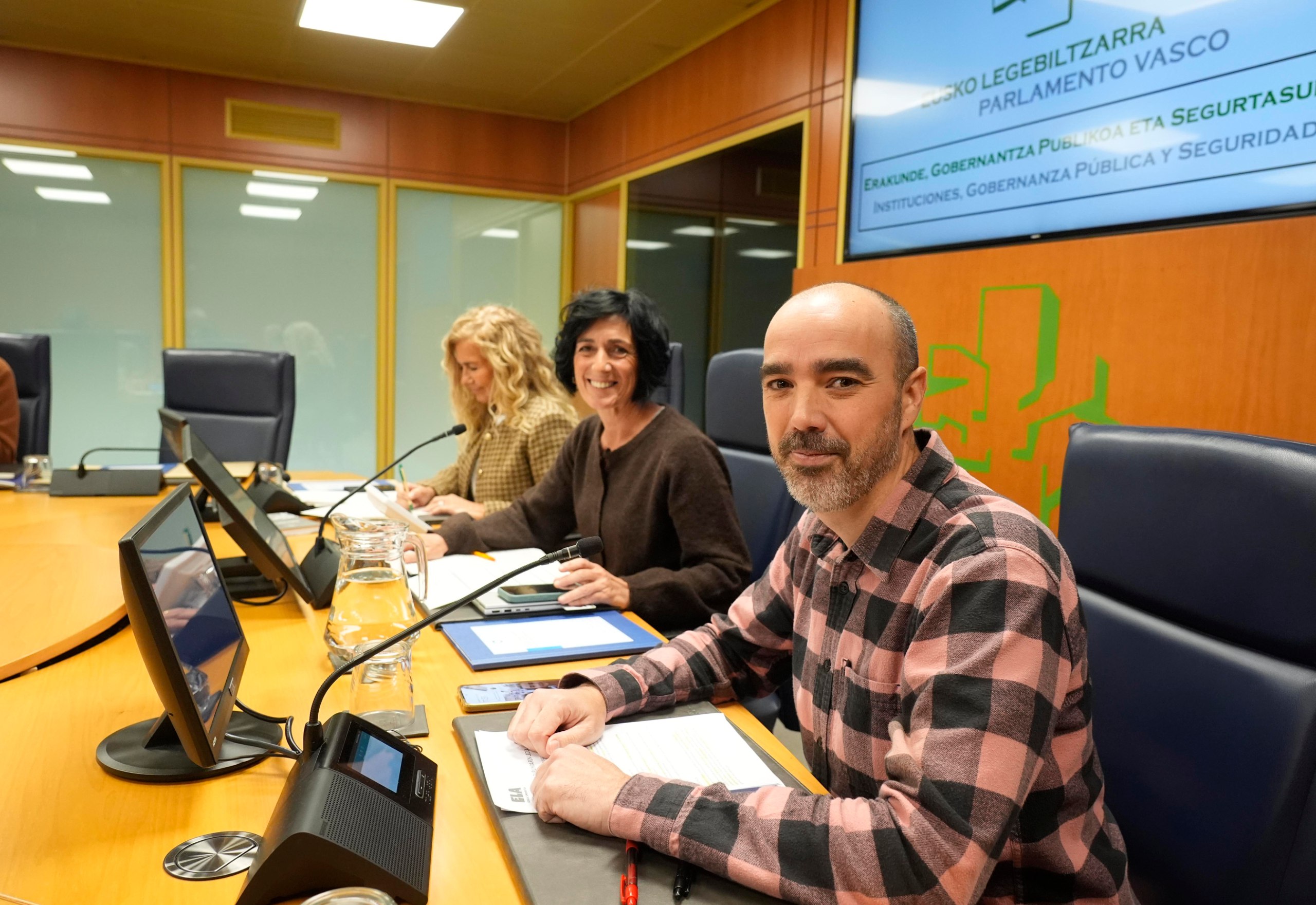 ELAko euskara arduradun Pello Igeregi Eusko Legebiltzarrean, gaur. ELA