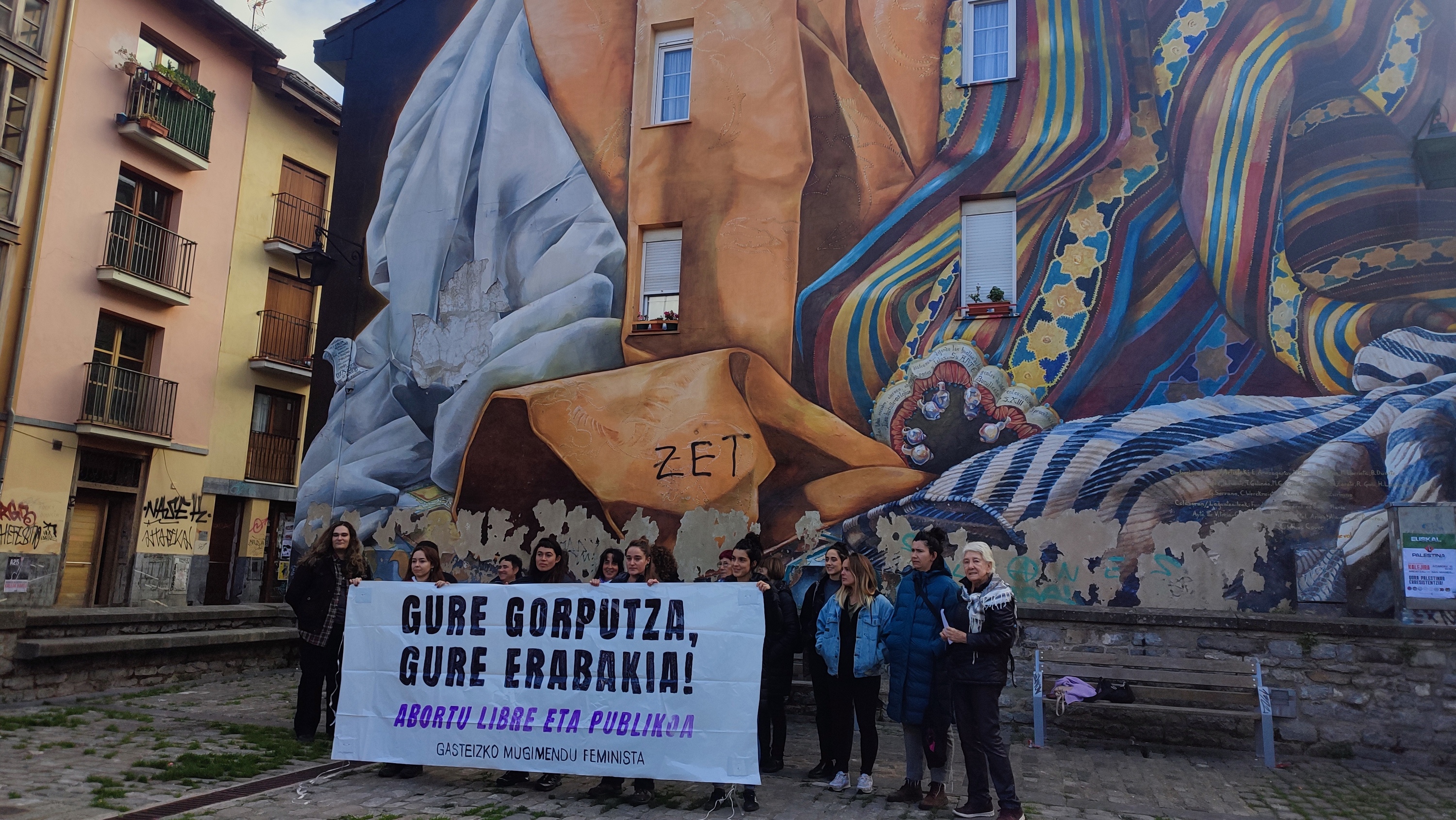 Atzo Euskal Herriko Mugimendu Feministak Gasteizen egin zuen agerraldia. BERRIA