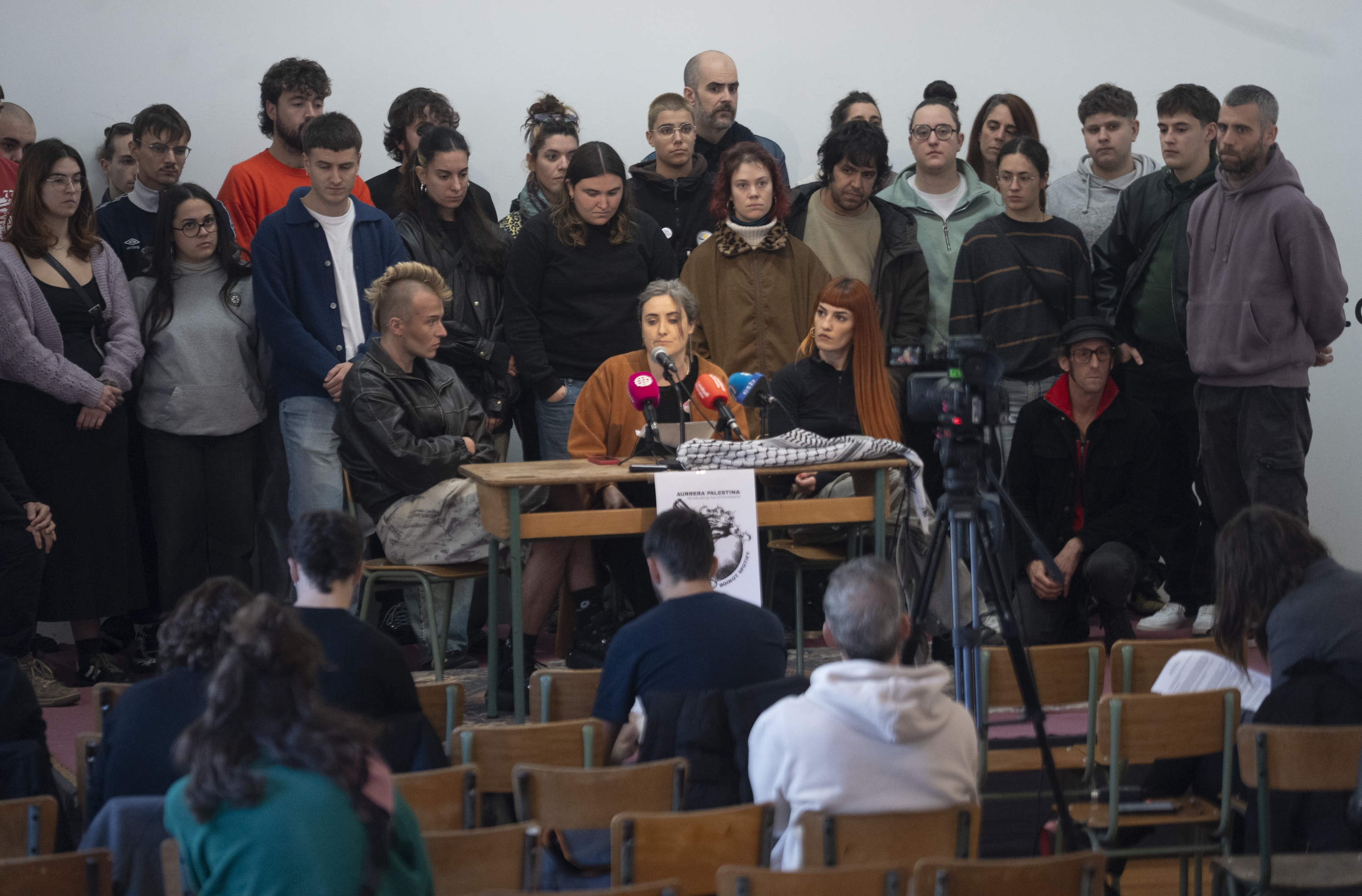 Musikariak Palestinarekin plataformako hainbat kide, gaur, Iruñeko Katakraken. JAGOBA MANTEROLA / FOKU