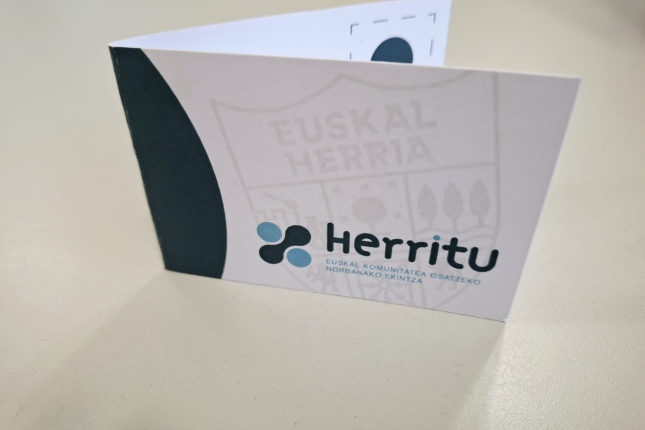 Herritu txartela prestatu du Gure Esku-k. BERRIA Herritu txartela prestatu du Gure Esku-k. BERRIA