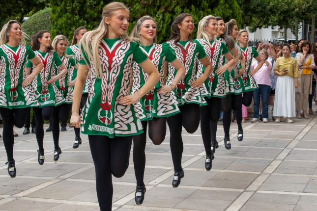 Irlandar dantzariak Folk jaialdi batean