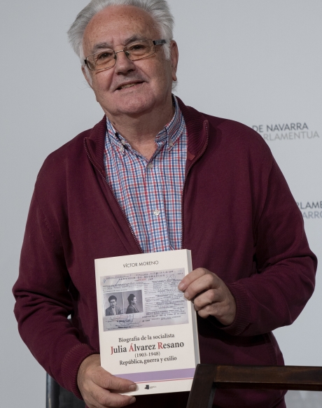Victor Moreno idazlea, azaroaren 12an, Nafarroako Parlamentuan egindako aurkezpenean, Iruñean. IÑIGO URIZ / FOKU