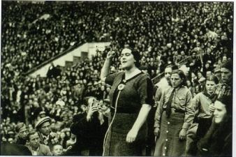 Julia Alvarez Resano, Madrilen, mitin bat ematen. NAFARROAKO HITZA