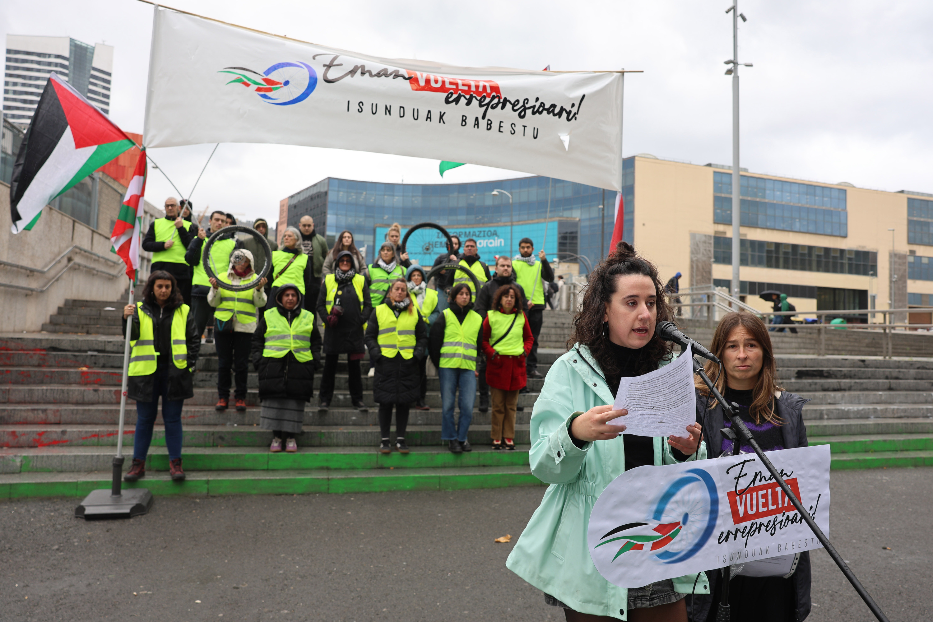 Kanpainaren aurkezpen prentsaurrekoa, gaur, Bilboko San Mames futbol zelaiko zabalgunean. OSKAR MATXIN EDESA / FOKUU