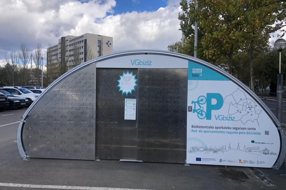 VG Biziz bizikleten aparkalekuak. GASTEIZKO UDALA VG Biziz bizikleten aparkalekuak. GASTEIZKO UDALA