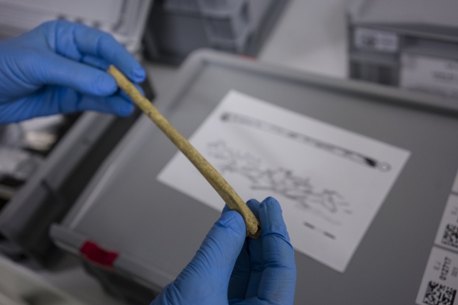 Torreko hezurrak ehiza eszenak ditu grabatuta. JON URBE / FOKU Torreko hezurrak ehiza eszenak ditu grabatuta. JON URBE / FOKU