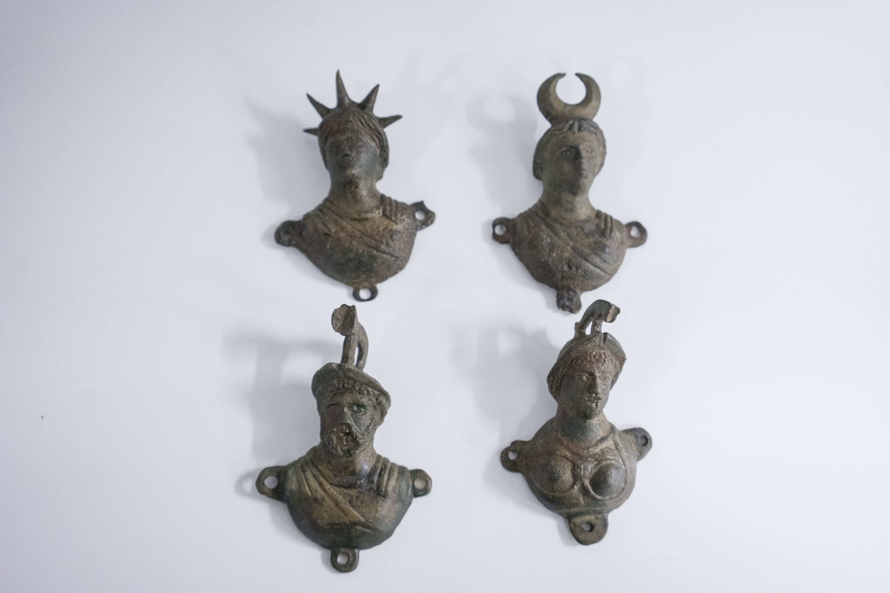 Eguzkia, ilargia, Marte eta Minerva irudikatzen dituzte ezarkinek. JON URBE / FOKU Eguzkia, ilargia, Marte eta Minerva irudikatzen dituzte ezarkinek. JON URBE / FOKU