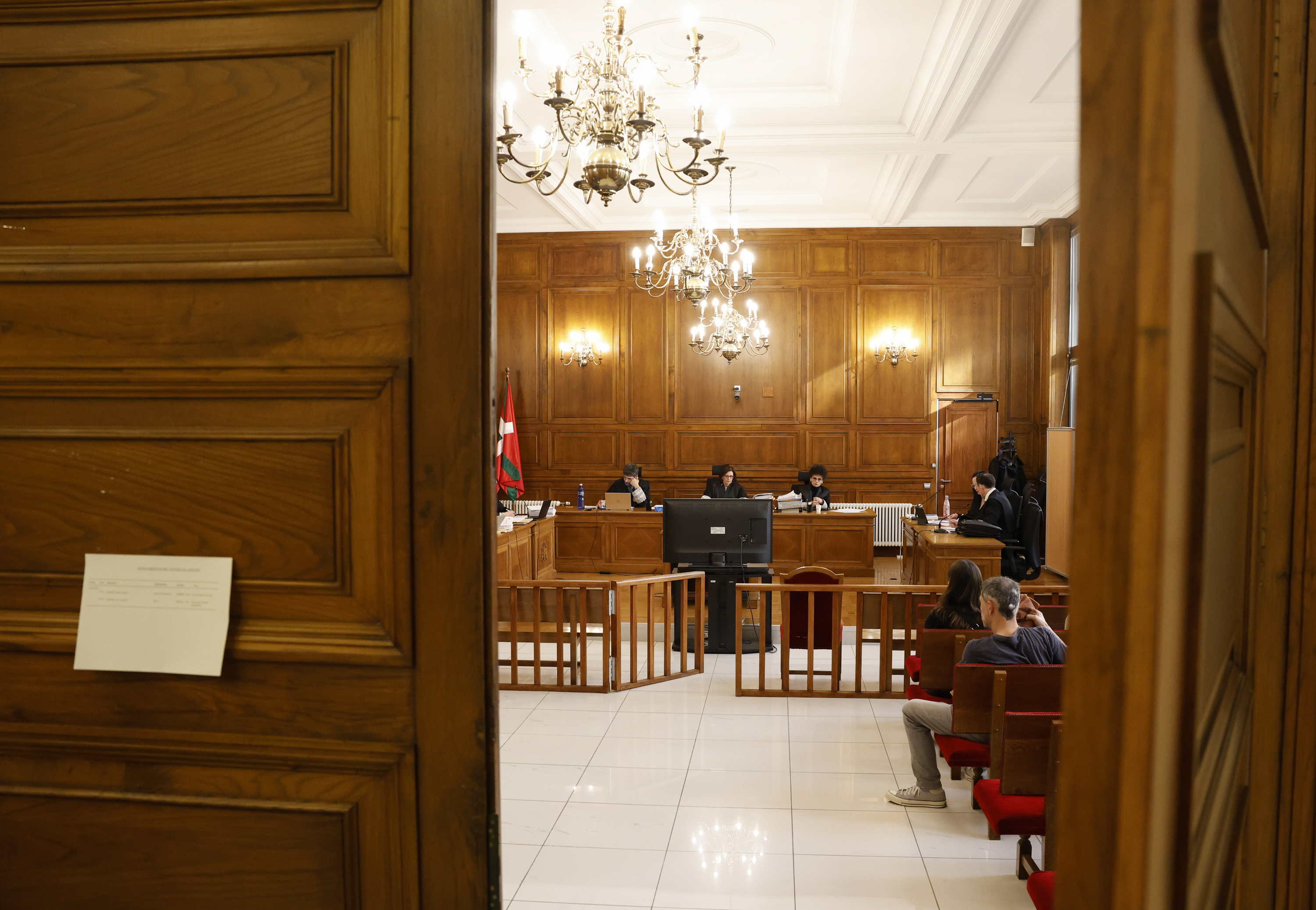 Epaiketaren lehen saioa, martxoan, Donostian. JUAN HERRERO / EFE