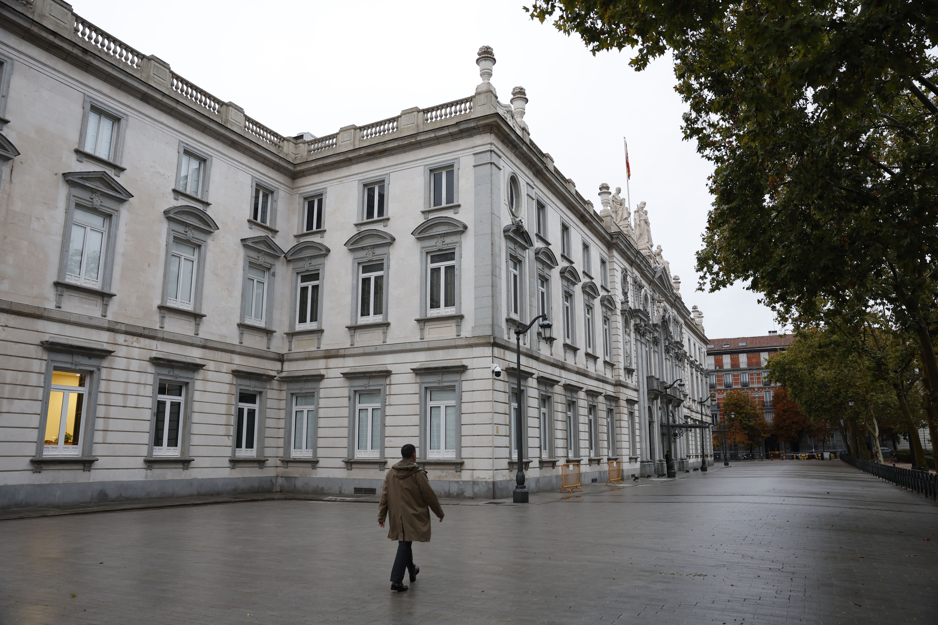 Gaur egun Auzitegi Gorena dagoen lekuan zegoen TOP; haren parean dago Auzitegi Nazionalaren egoitza. MARISCAL / EFE