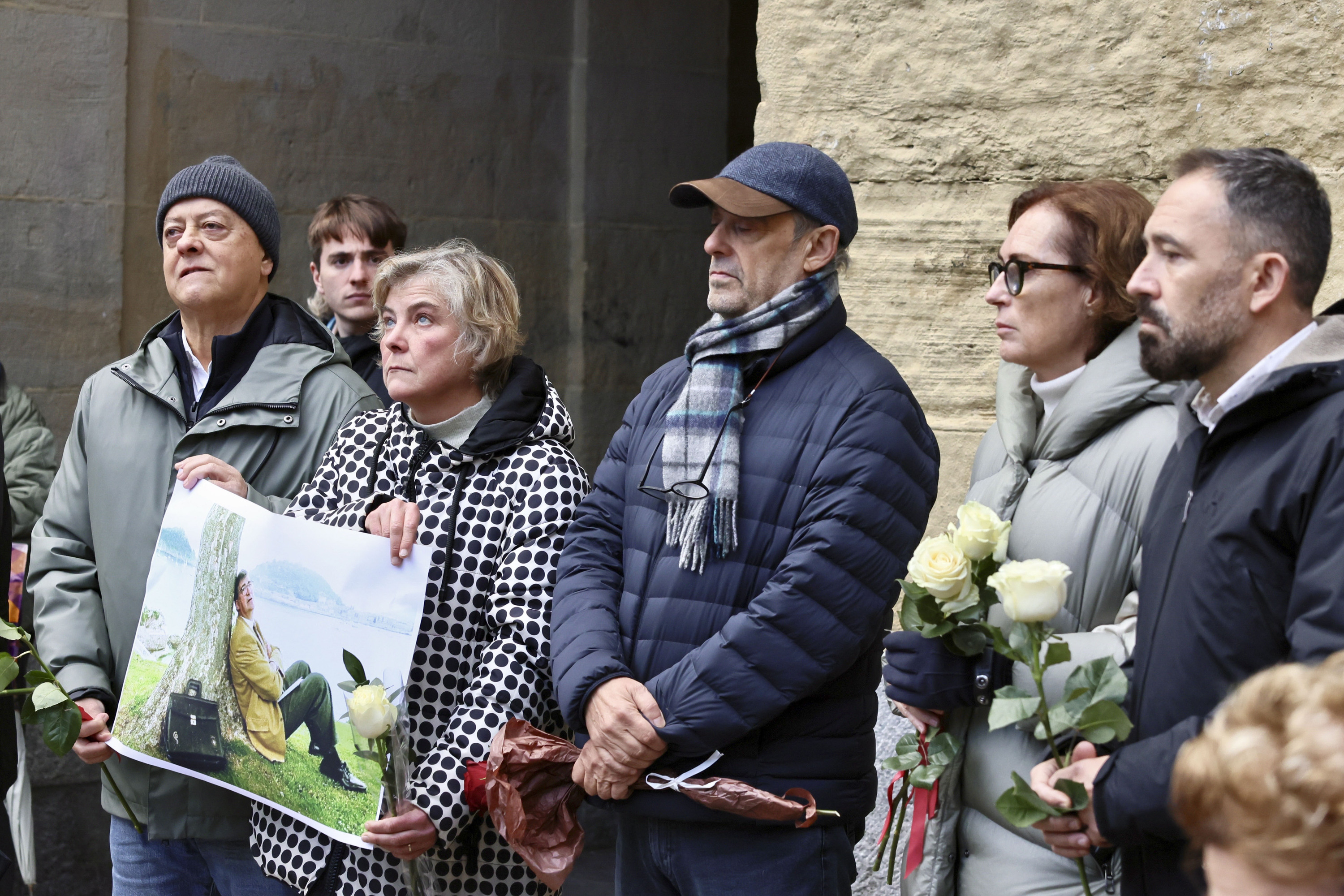 Ernest Lluchen memoriaren aldeko ekitaldia, gaur, Donostian. JAVI COLMENERO / EFE