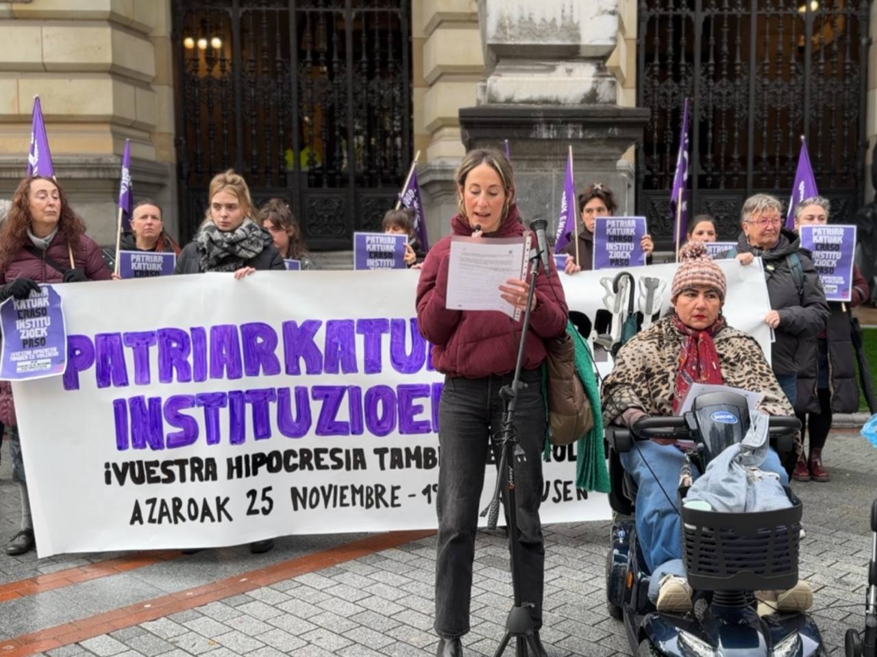 Bilbo Feminista Saretzenen gaurko agerraldia. BILBO FEMINISTA SARETZEN