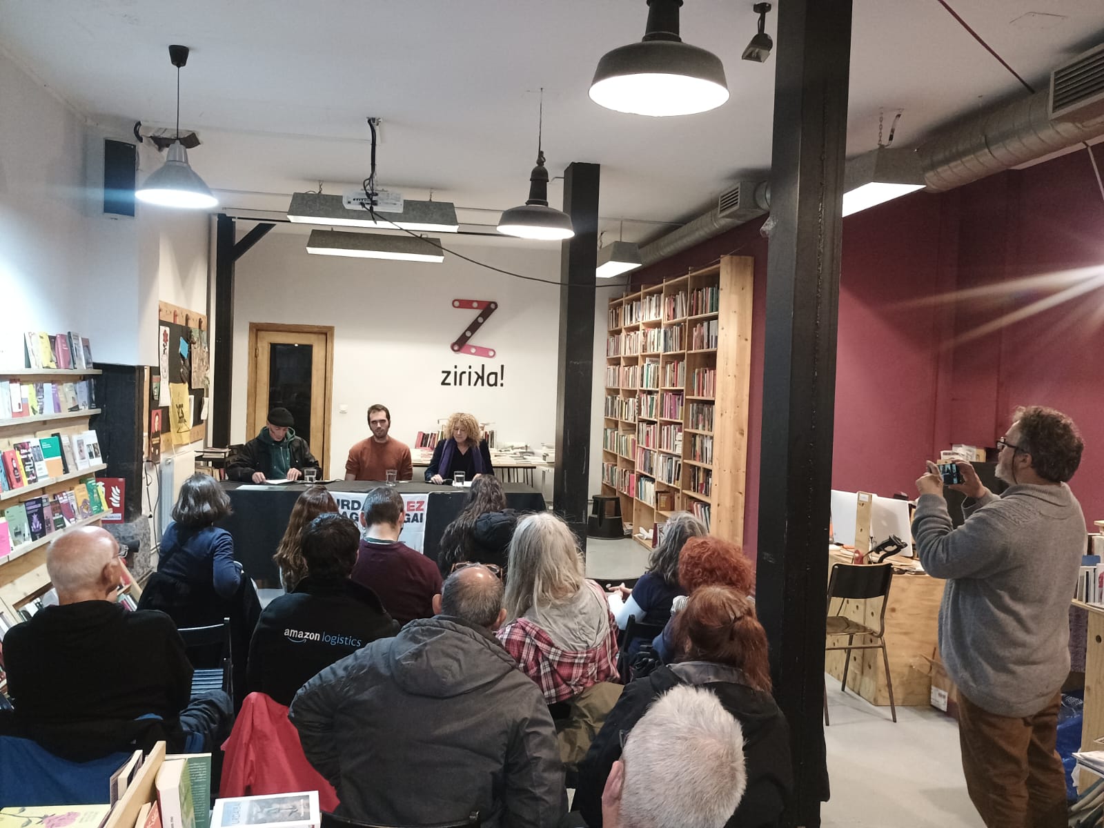 Manifestua aurkezteko egindako agerraldia, herenegun. GUGGENHEIM URDAIBAI STOP PLATAFORMA  