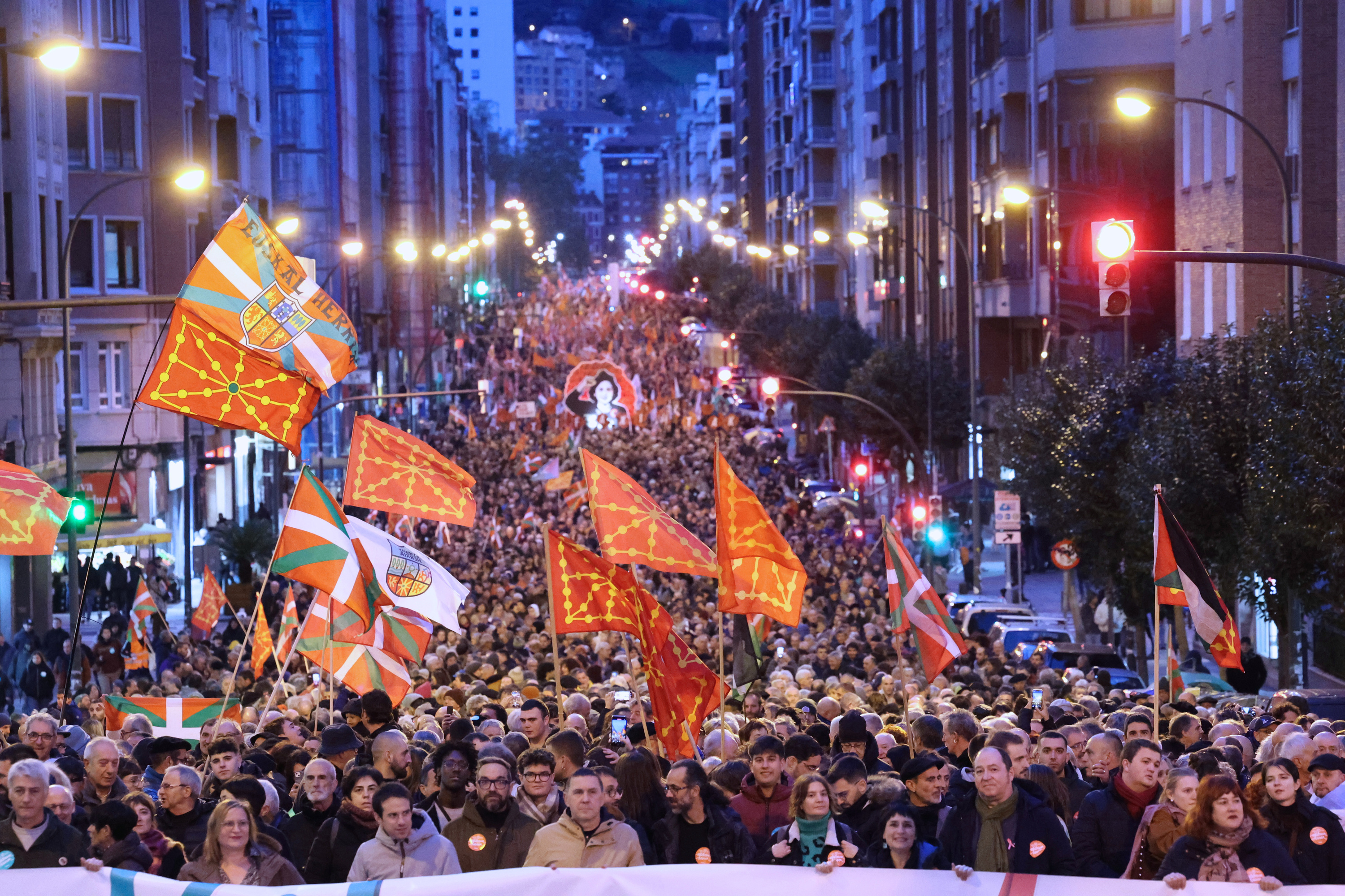 Milaka lagun batu dira Bilbon EH Bilduren manifestazioan. OSKAR MATXIN EDESA / FOKU