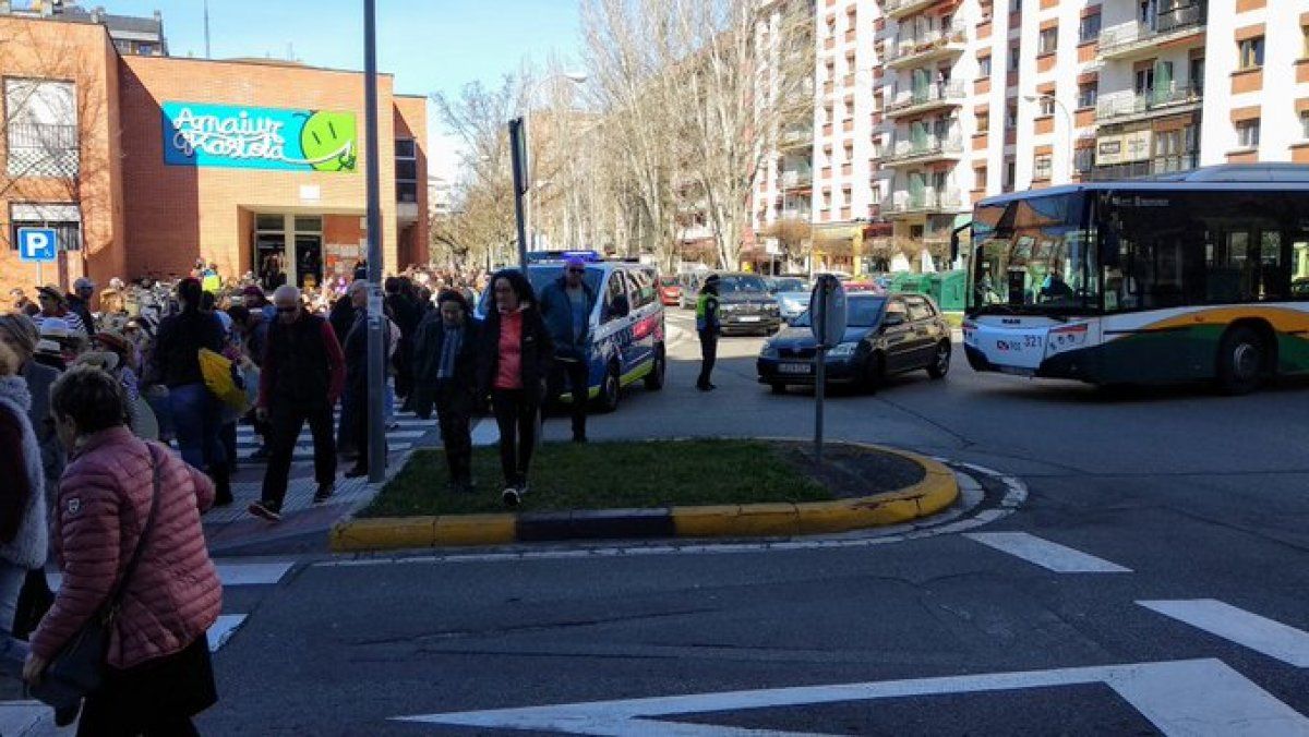 Pilaketak eragin ditu alkatearen neurriak zebrabideetan. ION ORZAIZ