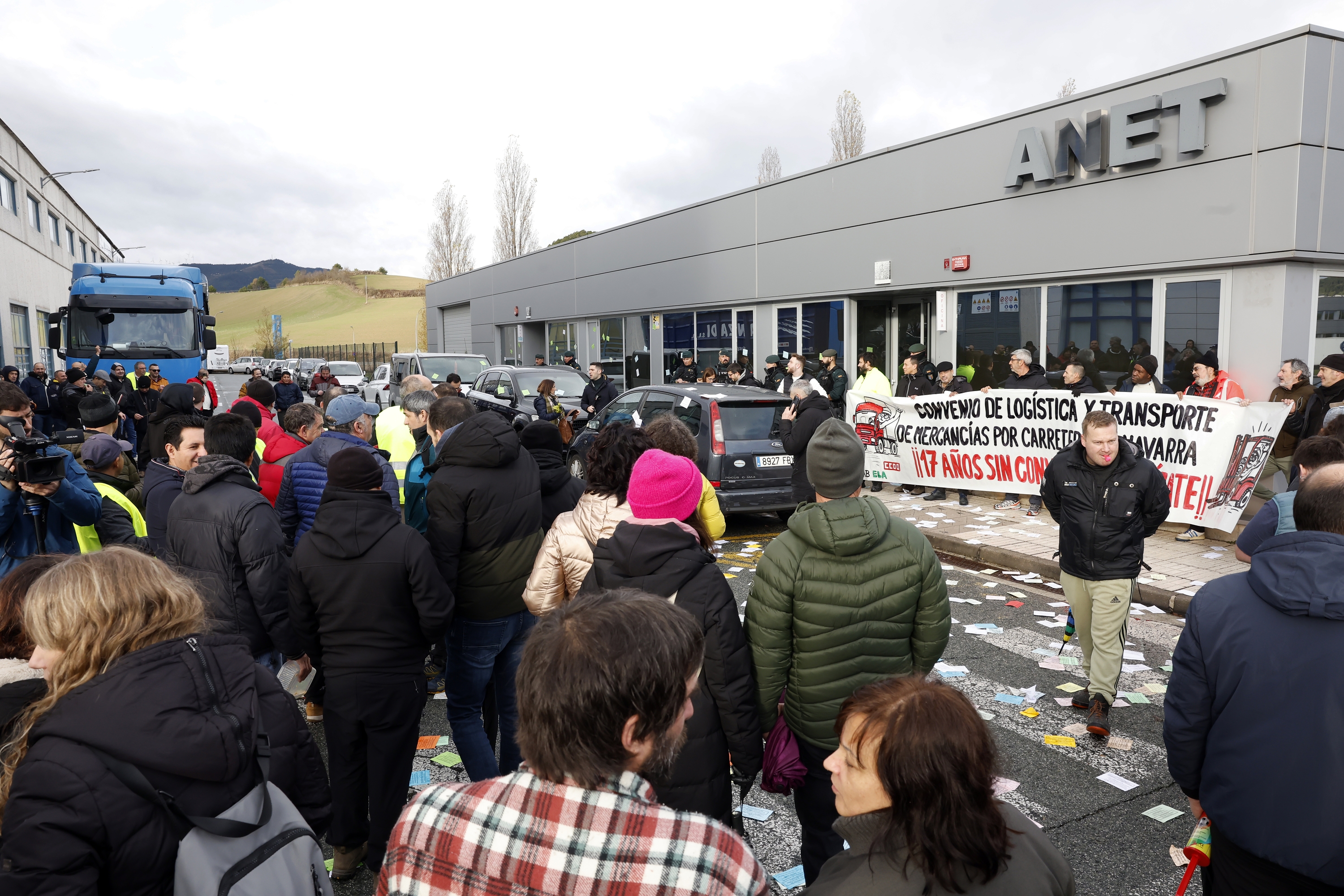 Ehunka garraiolarik greba egin dute Nafarroan, hitzarmen kolektibo berritzea eskatzeko