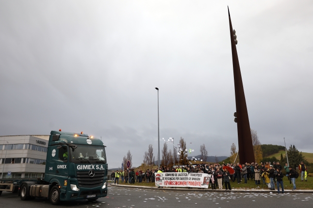 Garraiolarien protesta, gaur, Imarkoainen. JESUS DIGES / EFE