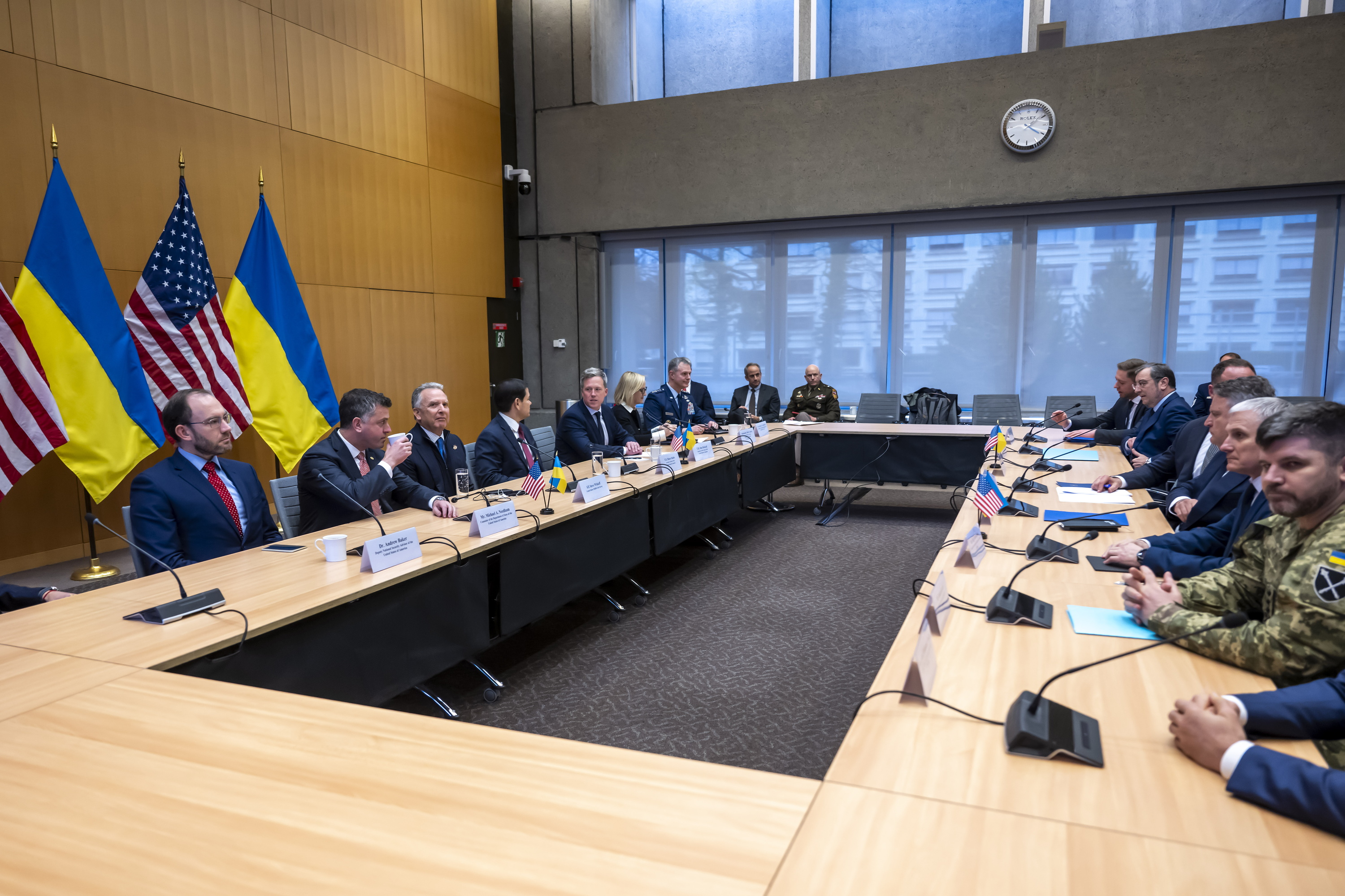 AEBetako eta Ukrainako ordezkaritzak Genevan (Suitza) bilduta, atzo. MARTIAL TREZZINI / EFE