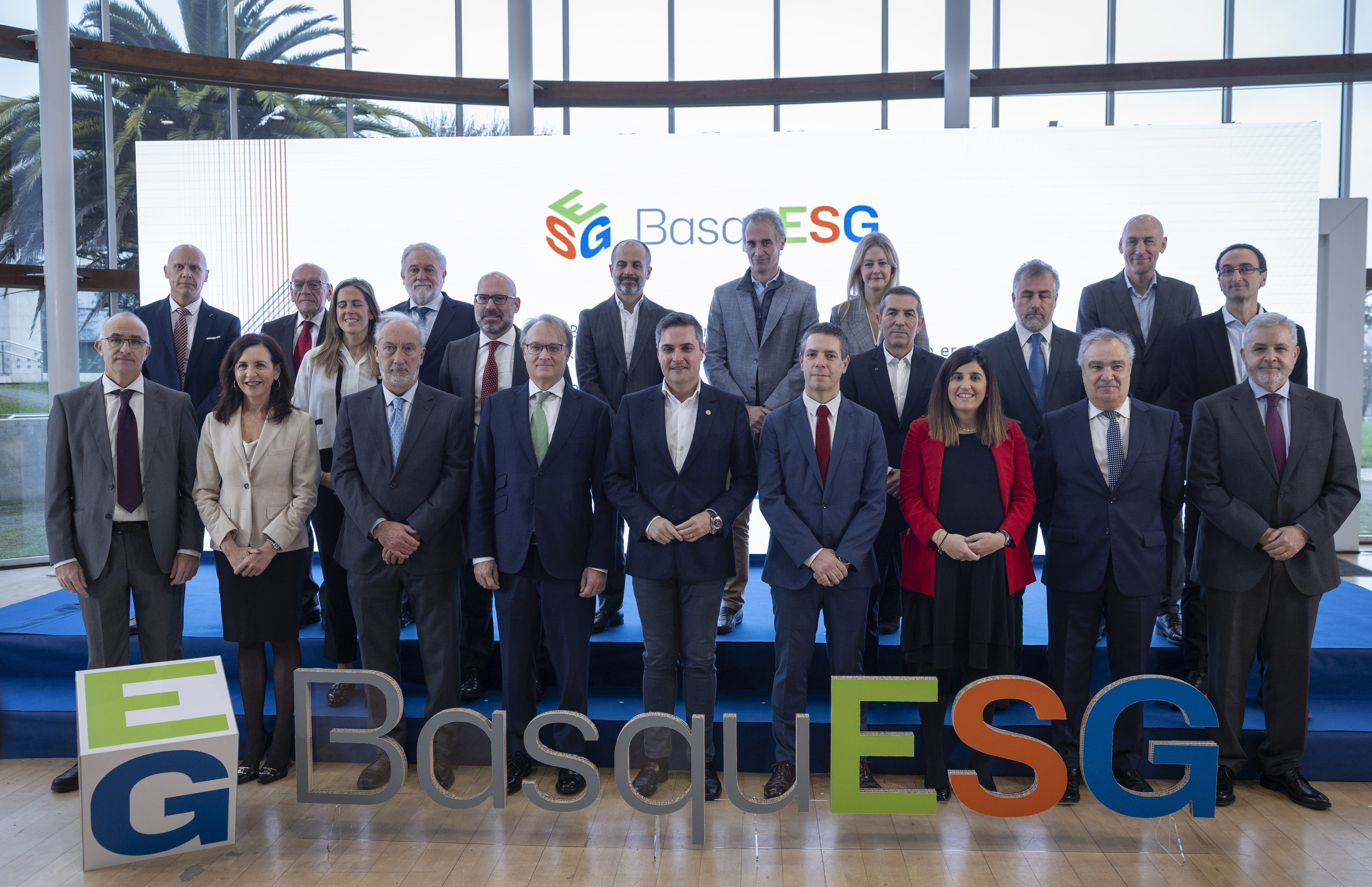 Jauregi sailburua enpresetako ordezkariekin, gaur, Donostian. JAVIER ETXEZARRETA / EFE