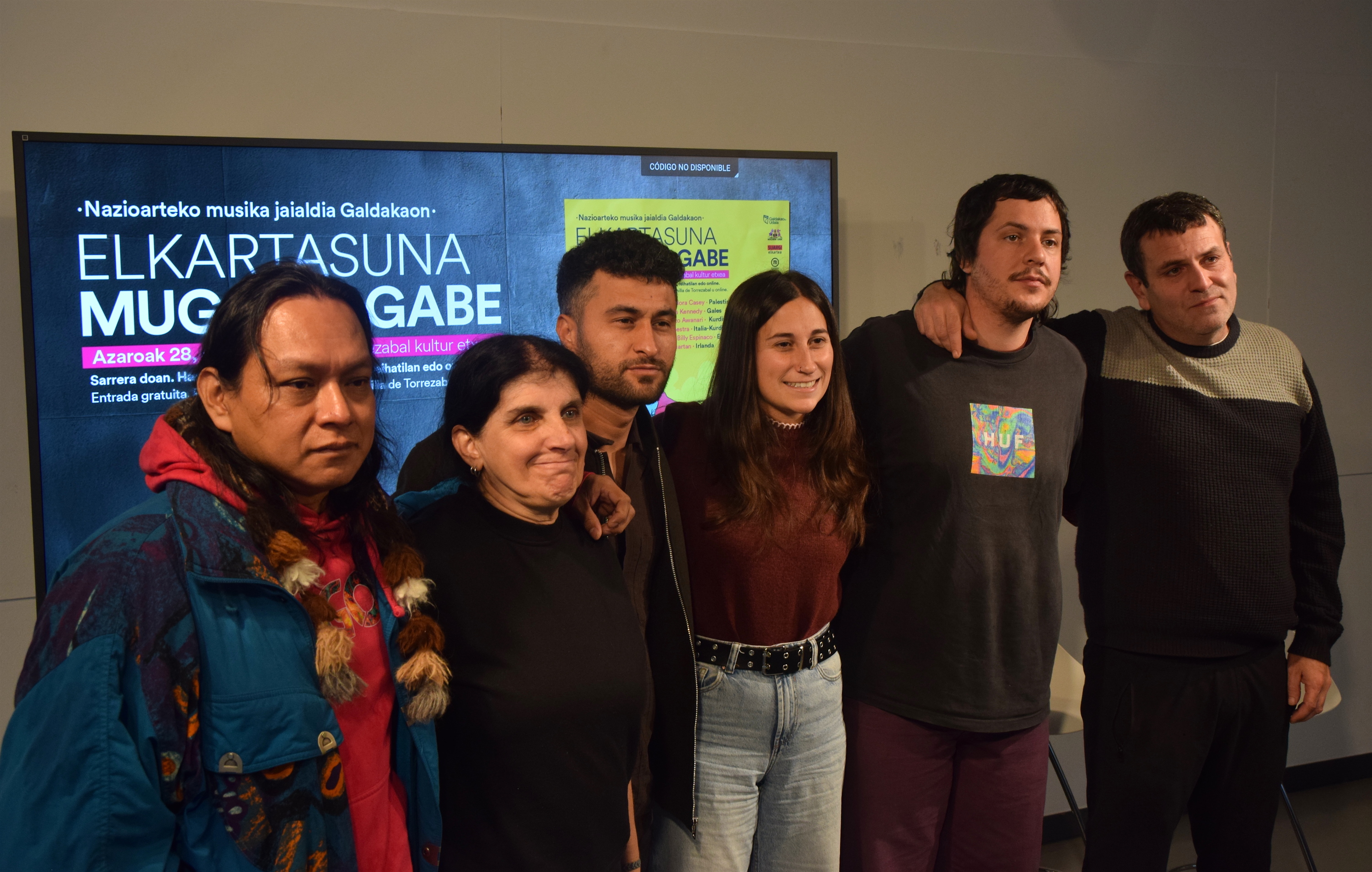 Mugarik gabe egitasmoan parte hartzen duten musikariak eta antolatzaileak, Galdakaon. IÑIGO ASTIZ