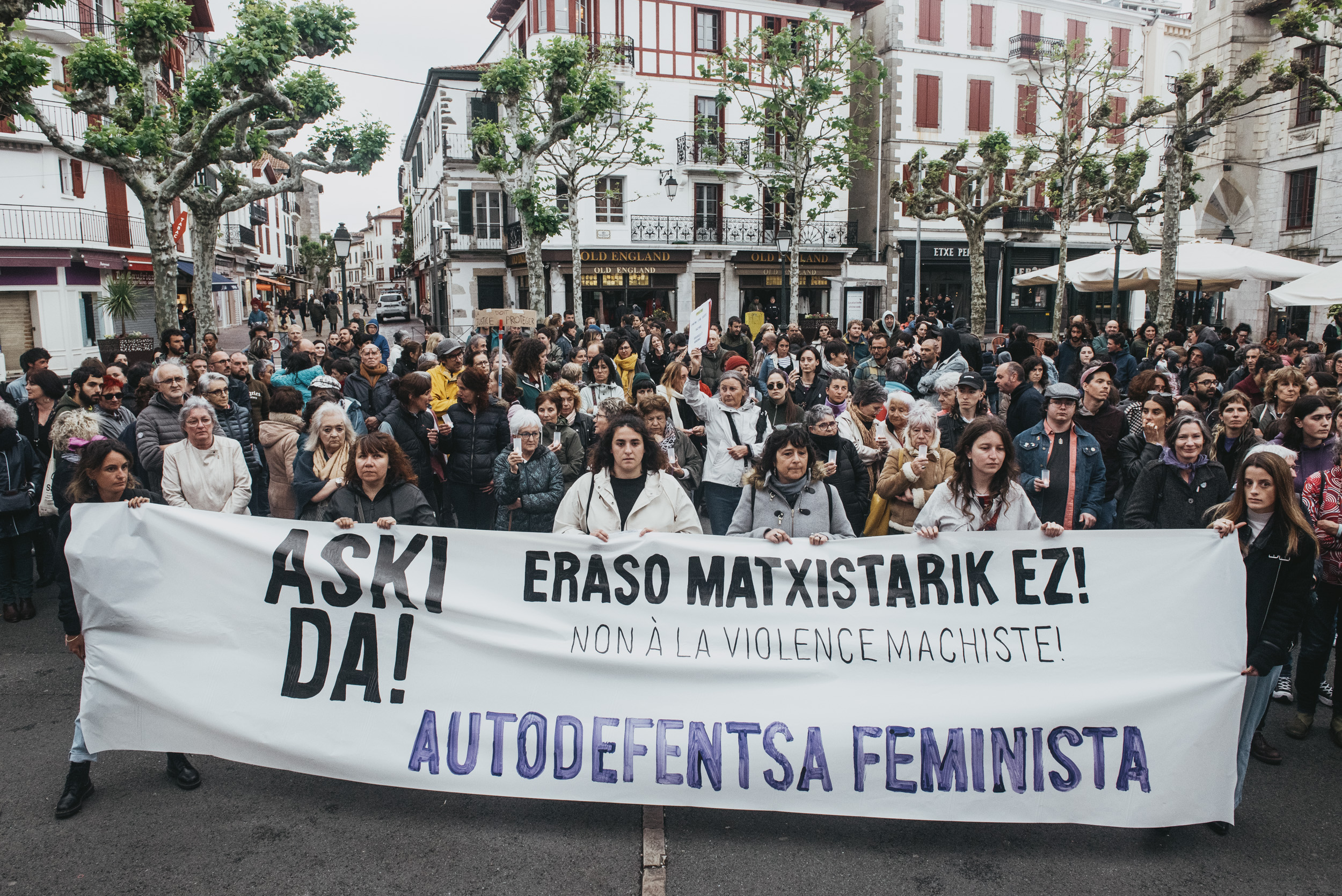 2024ko Sutan kolektiboaren mobilizazio bat, Donibane Lohizunen, hilketa matxista baten salatzeko. GUILLAUME FAUVEAU