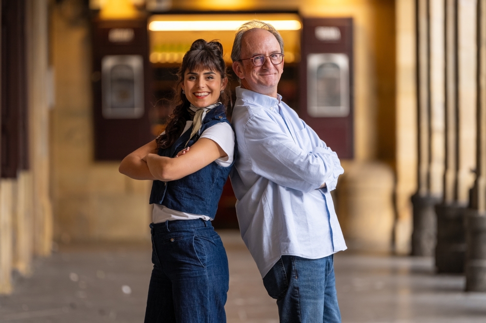 Kike Amonarriz eta Izaro Arruti Tribuaren berbak saioko aurkezleak