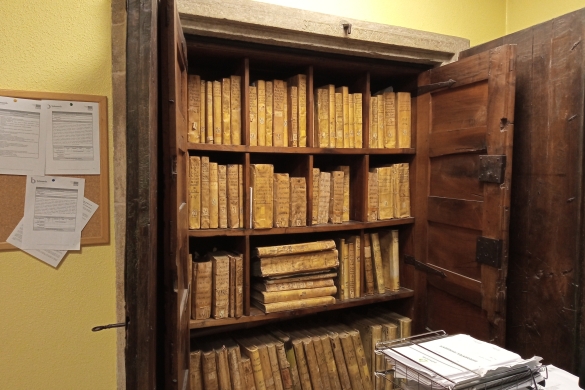 Suteen kontrako armairua, 1772koa, Balmasedako udaletxean. XVI. mendeko agiriak jagoten ditu. BERRIA