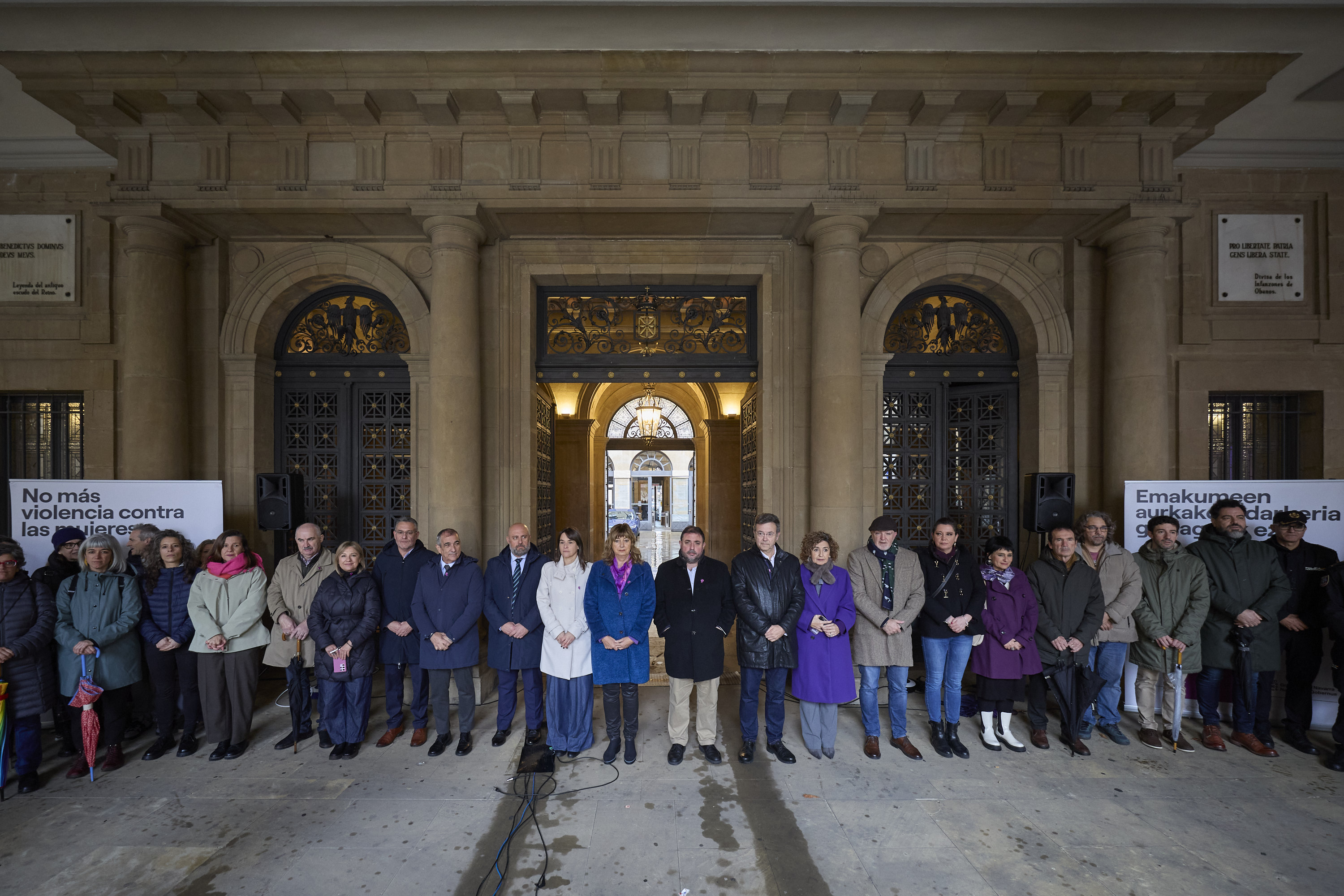 Nafarroako Gobernuak elkarretaratzea egin du goizean Iruñean. UNAI BEROIZ