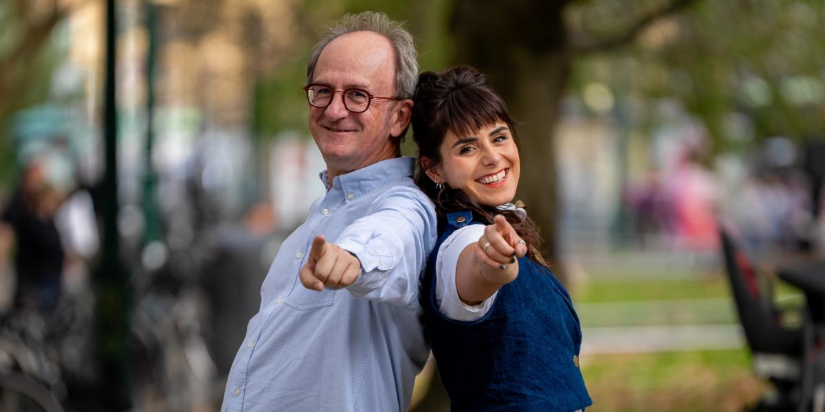 Kike Amonarriz Gorria eta Izaro Arruti Agirreurreta 'Tribuaren berbak' saioko aurkezleak. ETB