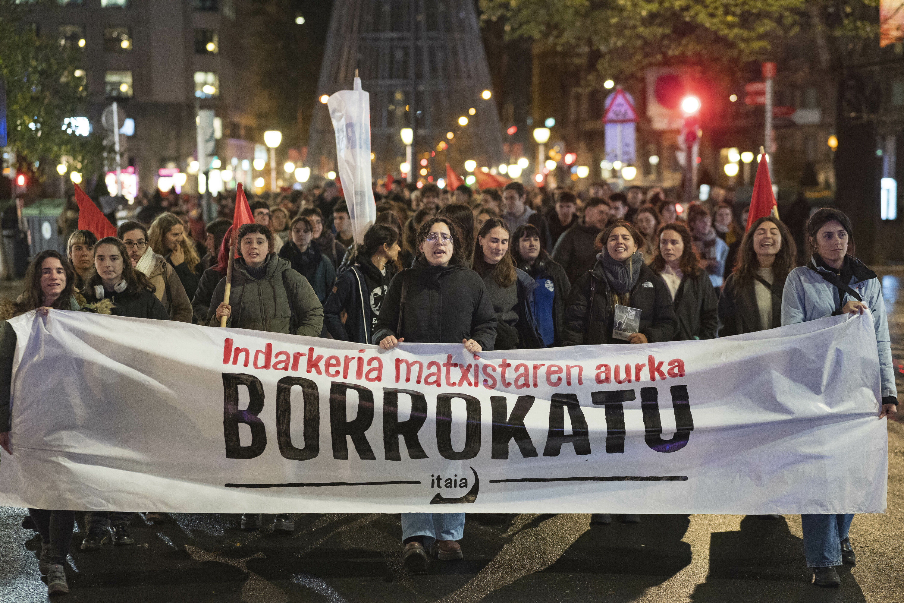 Itaiak gaur iluntzean Bilbon egin duen manifestazioa. ARITZ LOIOLA / FOKU