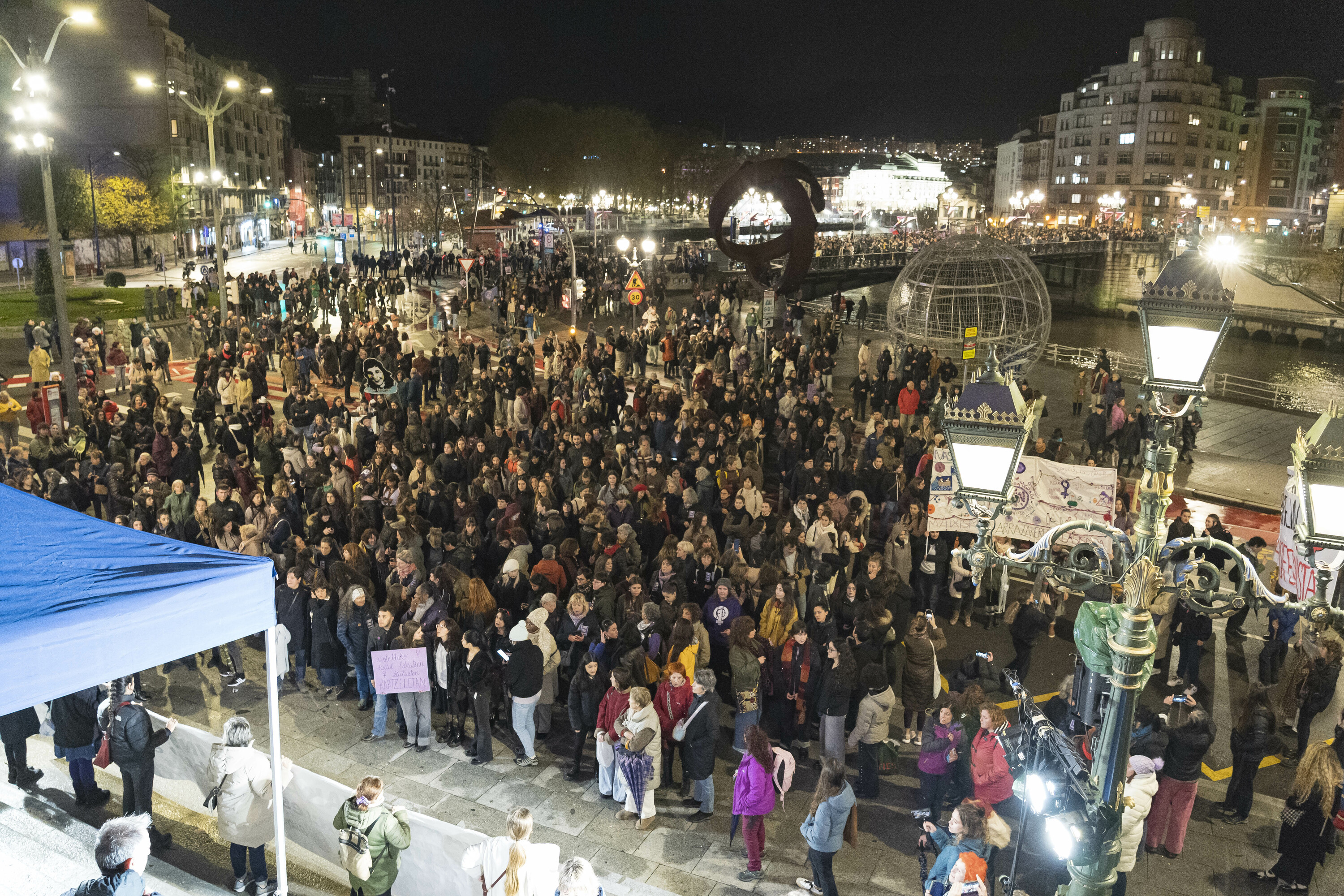 Mugimendu feministak Bilbon eginiko manifestazioa, Indarkeria Matxistaren Aurkako Nazioarteko Egunaren karira. ARITZ LOIOLA / FOKU