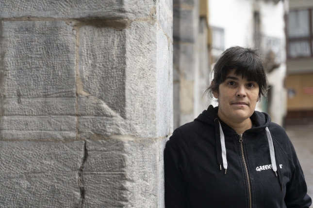 Lorea Flores, Greenpeaceko Hego Euskal Herriko bozeramailea, maiatzean, Lesakan. JAGOBA MANTEROLA / FOKU Lorea Flores, Greenpeaceko Hego Euskal Herriko bozeramailea, maiatzean, Lesakan. JAGOBA MANTEROLA / FOKU