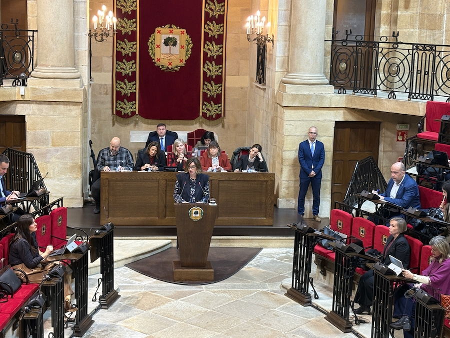 Elixabete Etxanobe Bizkaiko ahaldun nagusia, gaur, Gernika-Lumoko batzar etxean, Bizkaiko Batzar Nagusien osoko bilkuran. BERRIA