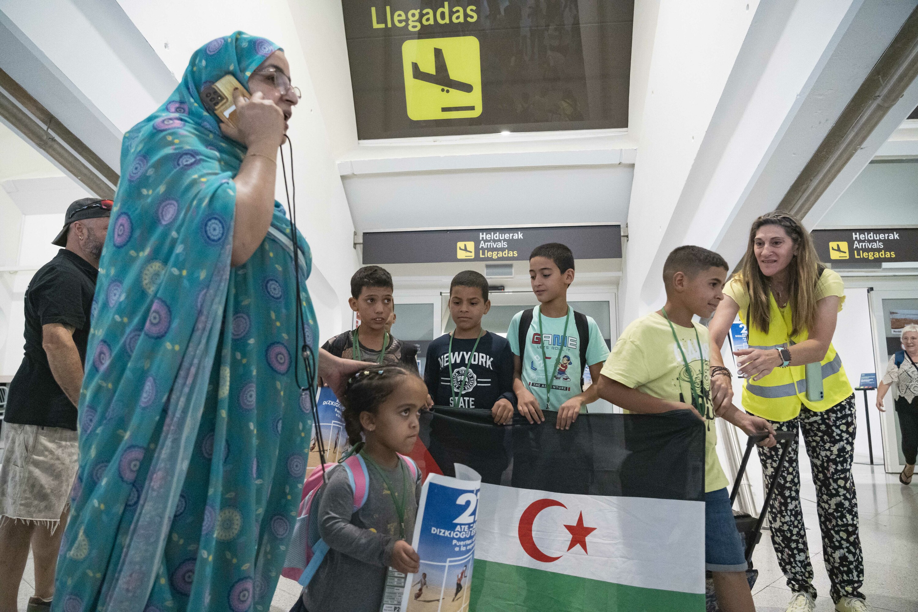 Euskal Herrira uda igarotzera etorritako ume sahararrak, Loiuko aireportuan, artxiboko irudian. ARITZ LOIOLA / FOKU