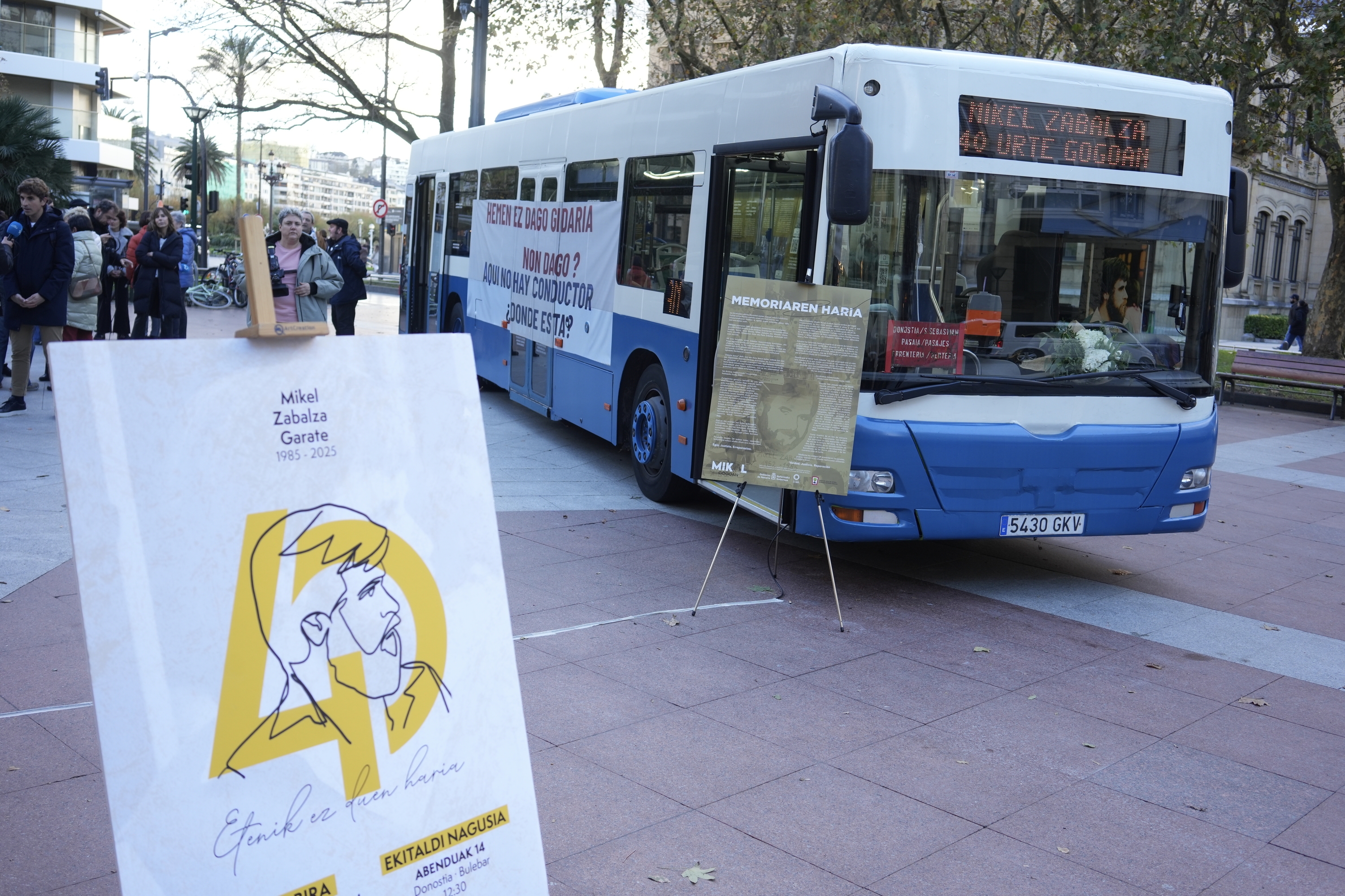 1985eko autobusaren erreplika, gaur, Donostiako Bulebarrean. JON URBE / FOKU