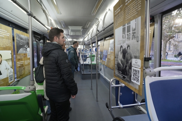 (ID_15549790) (Jon Urbe/@FOKU) 2025-11-26, Doostia. \'Autobus Bira\' ekimena Donostiako Bulebarrean, Mikel Zabalzaren heriotzaren 40 (ID_15549790) (Jon Urbe/@FOKU) 2025-11-26, Doostia. \'Autobus Bira\' ekimena Donostiako Bulebarrean, Mikel Zabalzaren heriotzaren 40