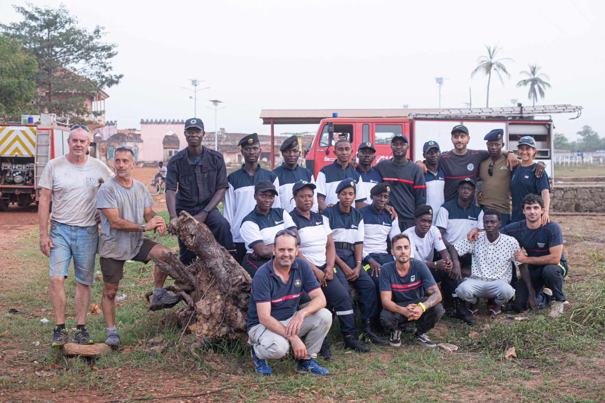 Ekinbideko su hiltzaileak Bafatakoekin batera, formakuntza saio baten ondotik. EKINBIDE
