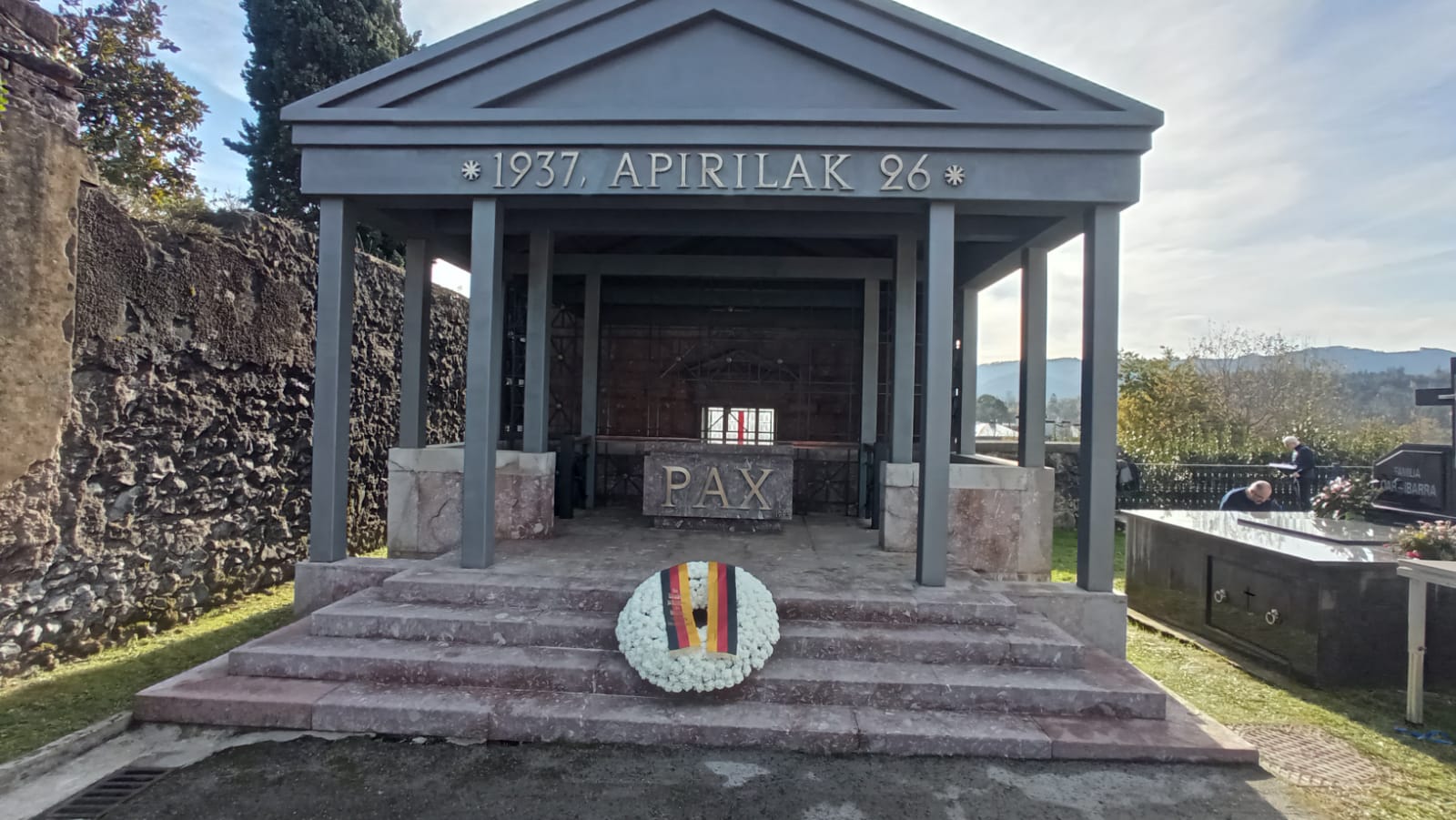 Alemaniak soilik egin du lore eskaintza. GERNIKAKO UDALA