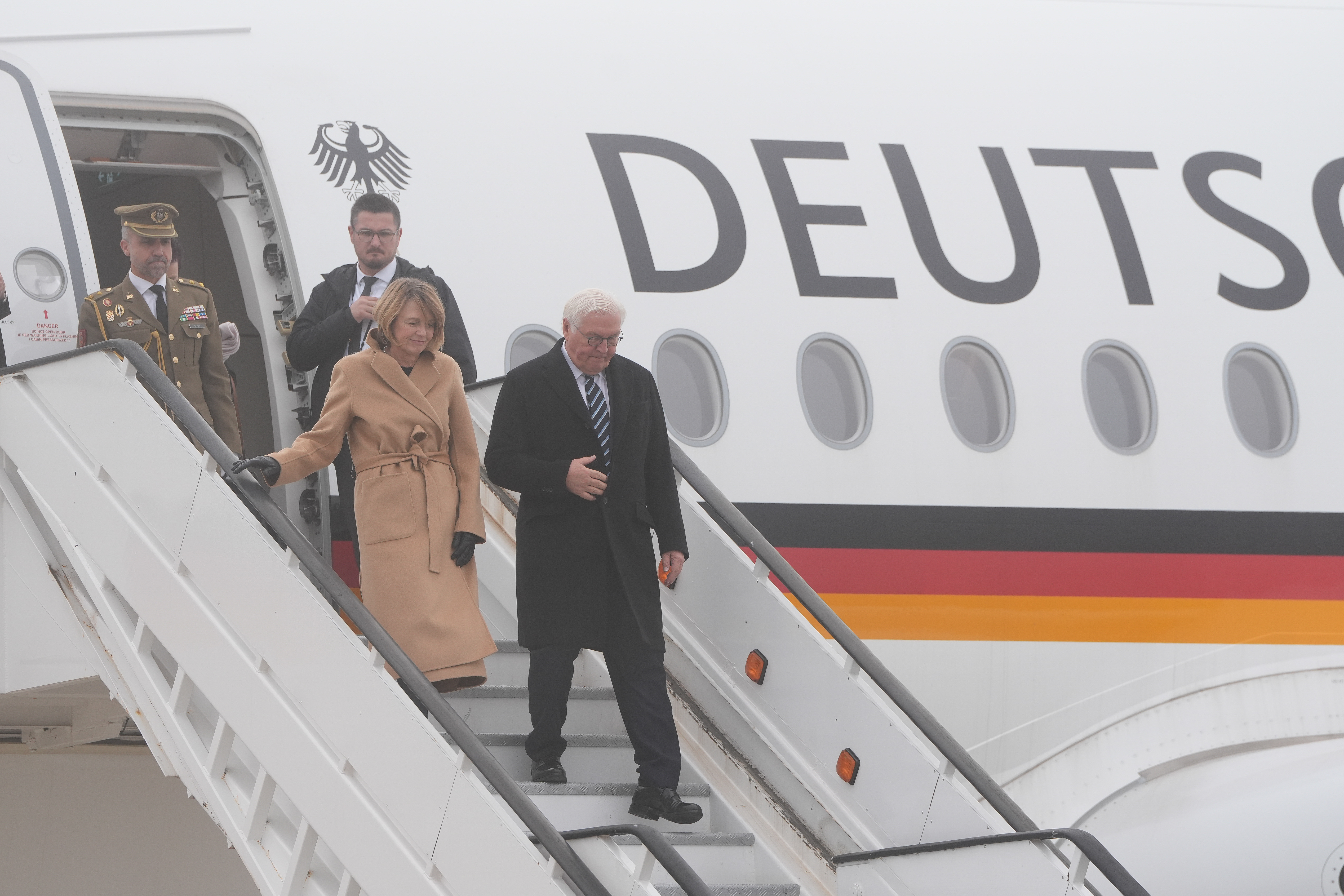 Hegazkin ofizialetik jaisten