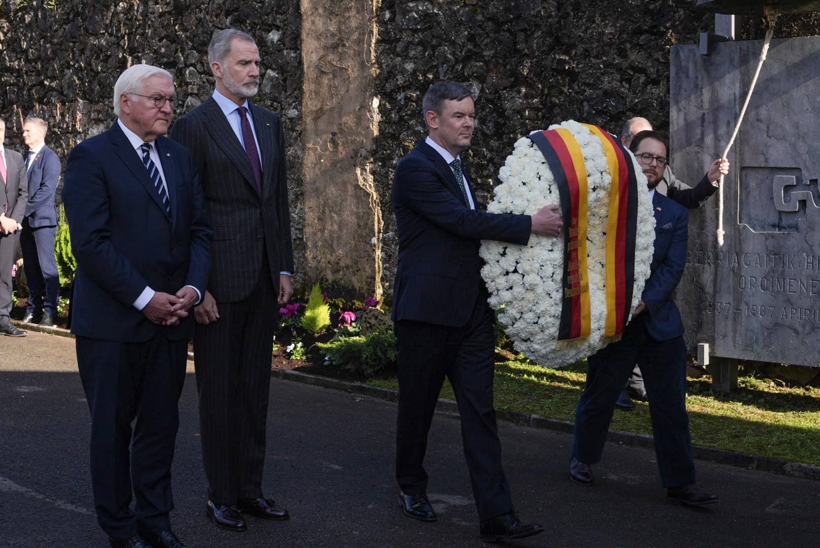 Alemaniak soilik egin du lore eskaintza. GERNIKAKO UDALA