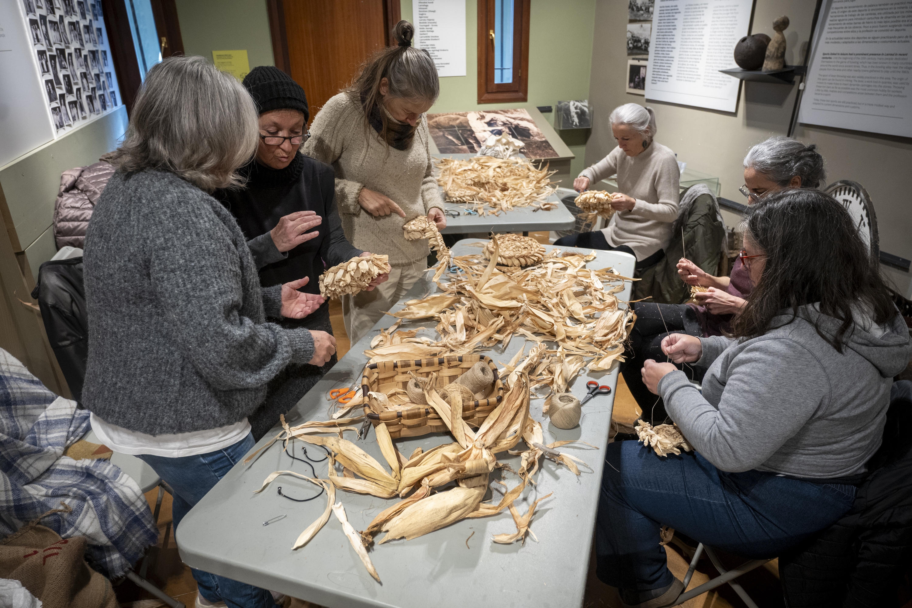 Tailerreko parte hartzaileak, gaur, Larraulgo Ekomuseoan. GORKA RUBIO / FOKU