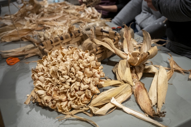 Arto hostoekin egindako txirikorda bat. GORKA RUBIO / FOKU