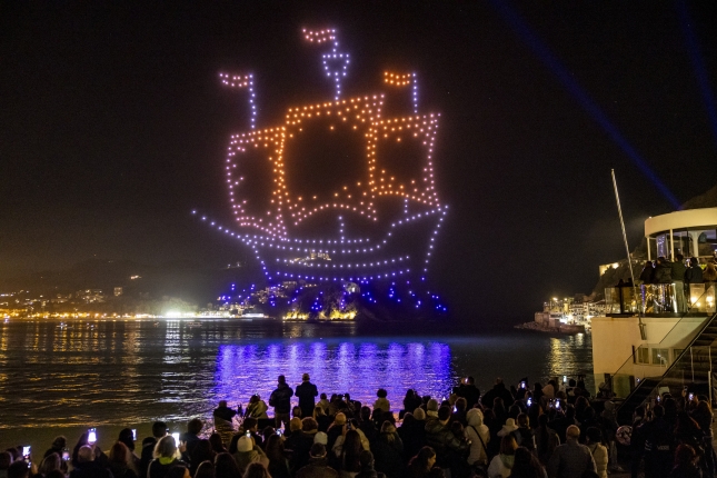 Argiak pizteko Donostian antolatutako ekitaldia. Joan den ostiralean egin zuten. JAVIER ETXEZARRETA / EFE Argiak pizteko Donostian antolatutako ekitaldia. Joan den ostiralean egin zuten. JAVIER ETXEZARRETA / EFE