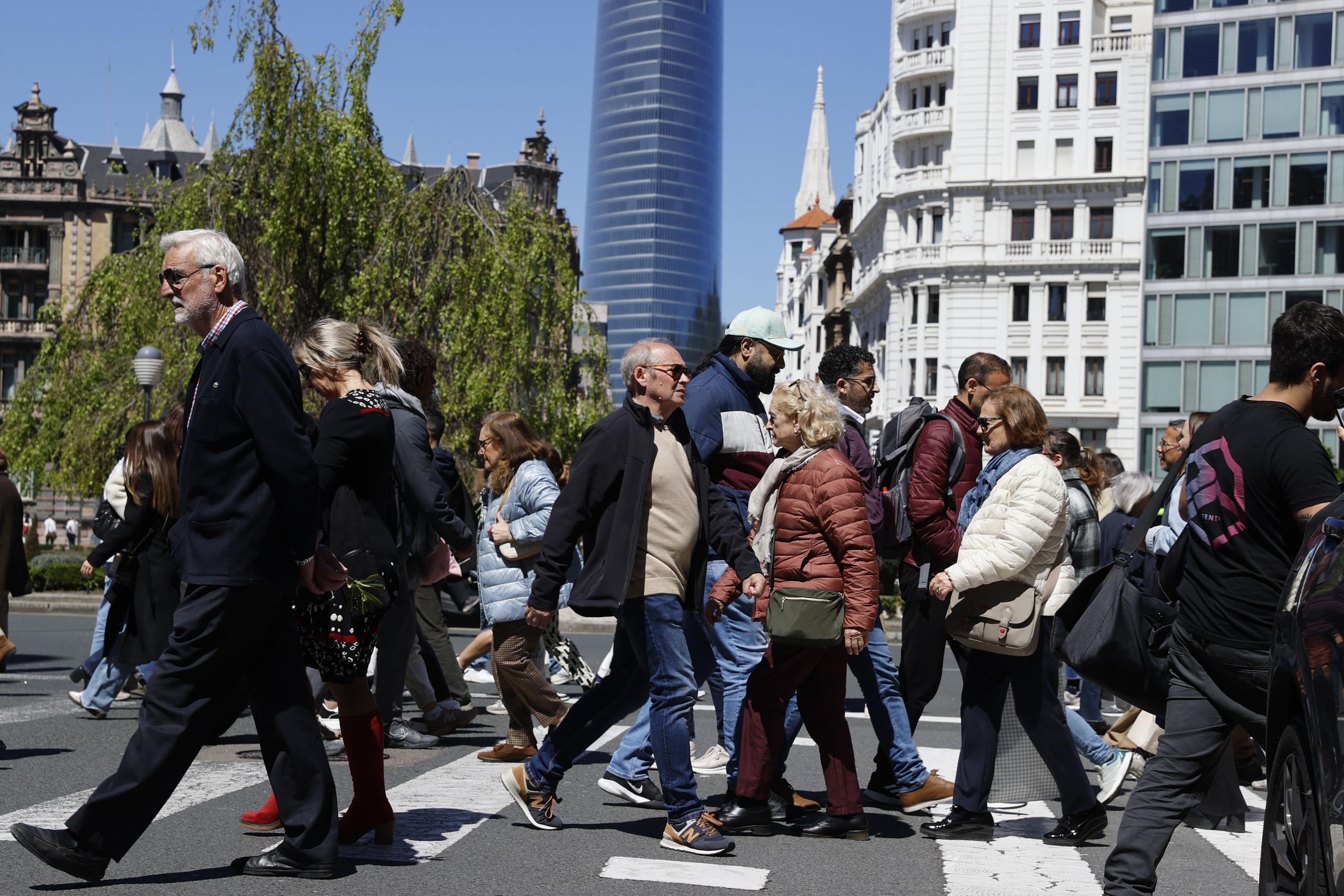 Jendea, kalean, Bilbon. LUIS TEJIDO / EFE