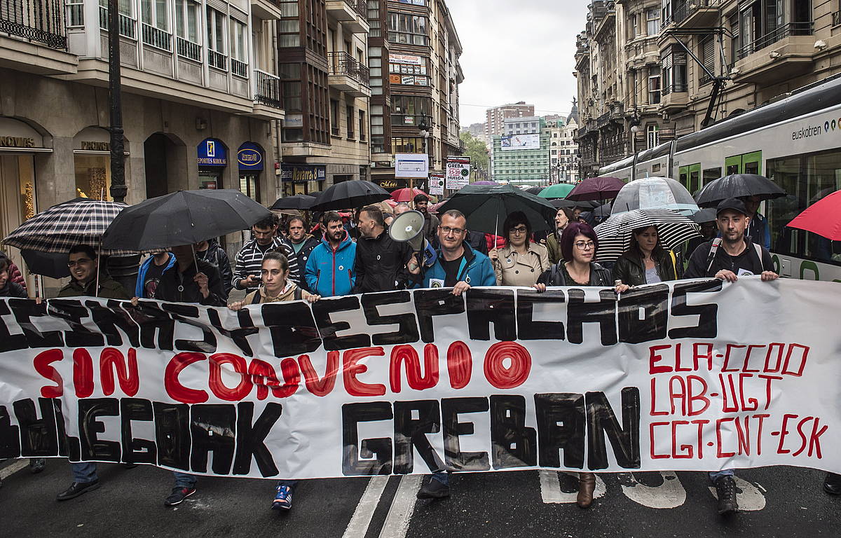 Bizkaiko bulegoetako langileen protesta bat Bilbon, 2018. urtean. MARISOL RAMIREZ / FOKU