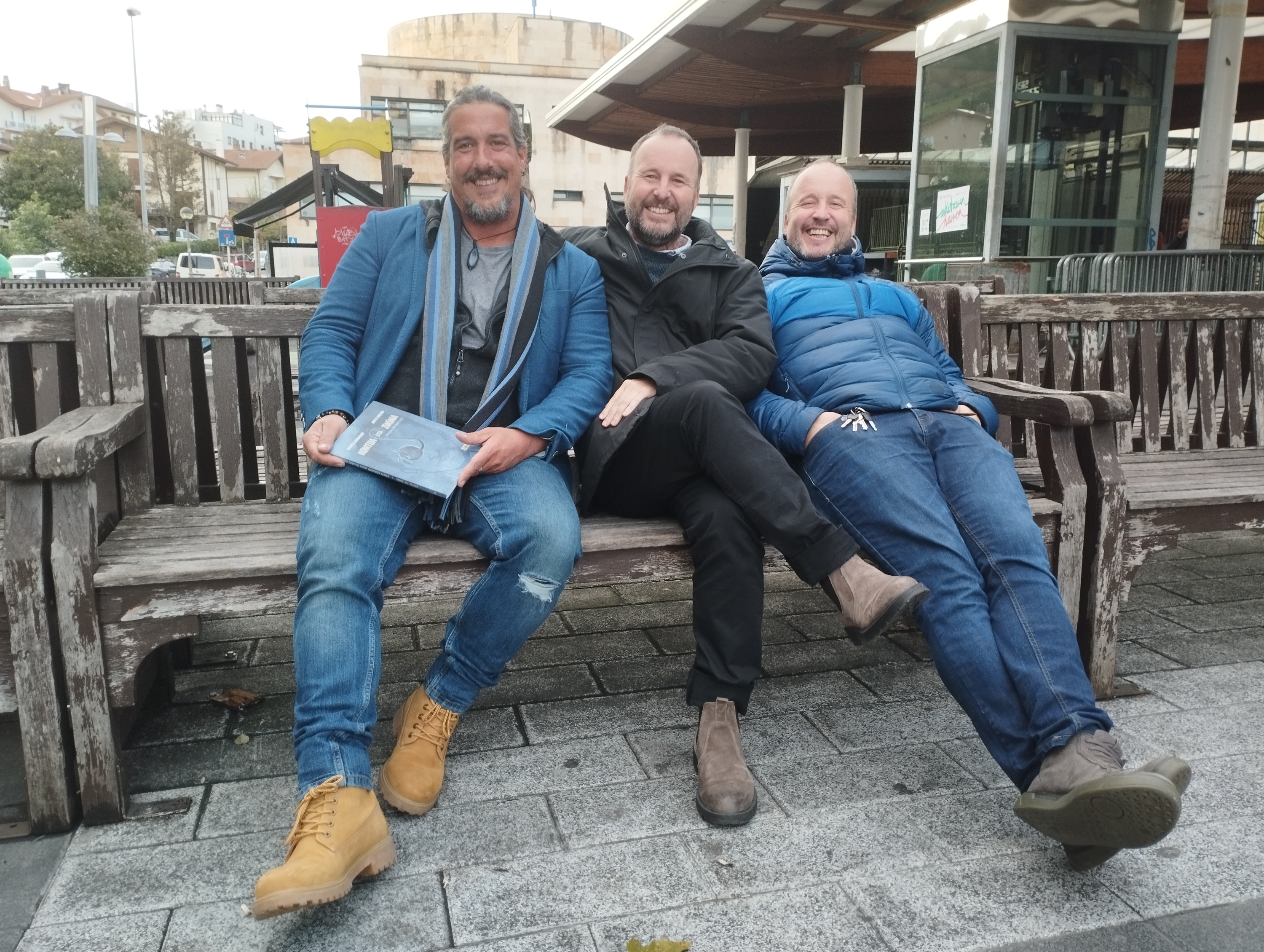 Aritz Vieites, Ibai Iztueta eta Eneko Iztueta, Hernanikomik azokan. BERRIA