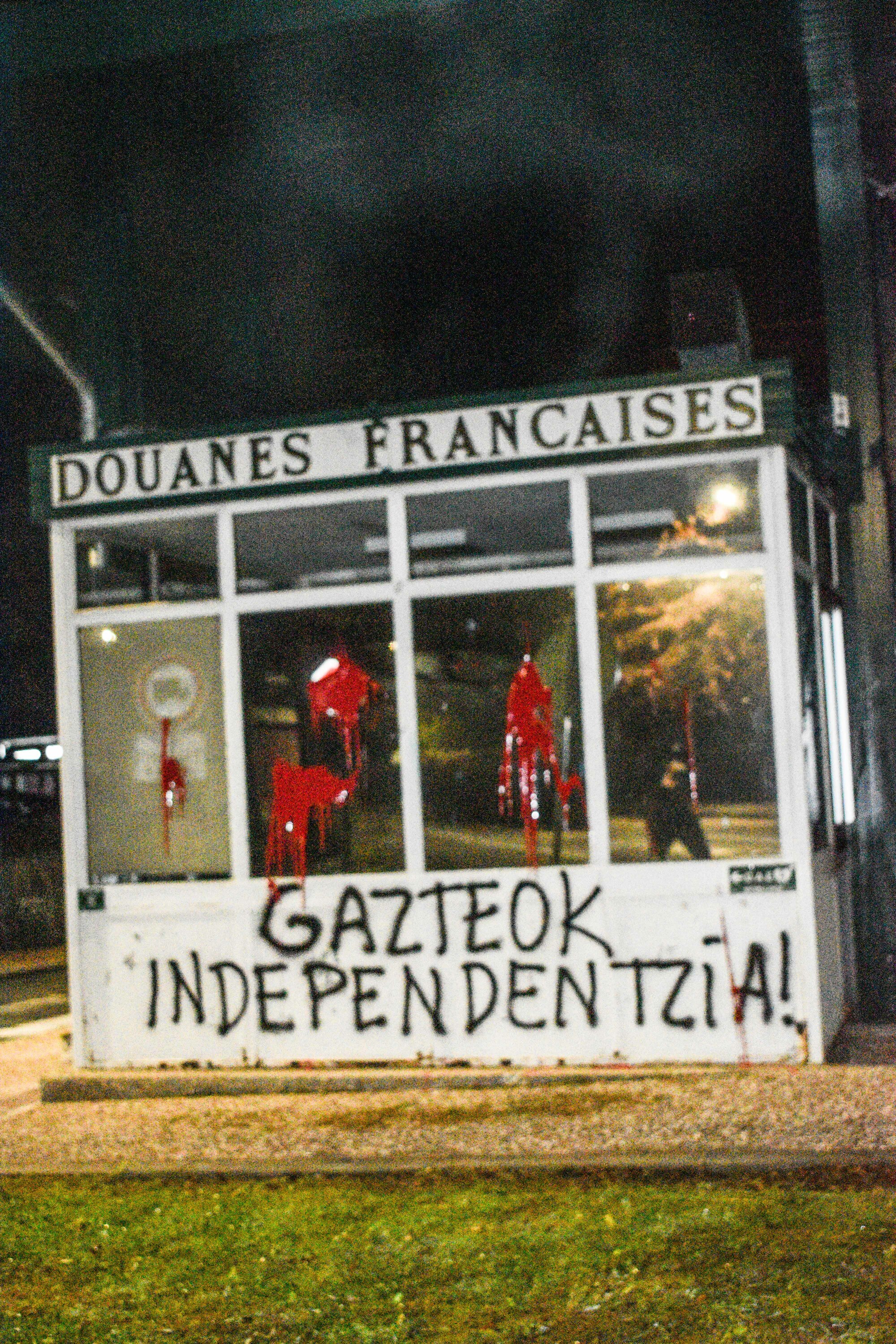 Dantxarineko aduana, ekintzaren ostean. ERNAI