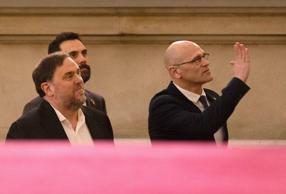 Oriol Junqueras eta Raul Romeva, joanden urtarrilaren 28an, Kataluniako Parlamentuan. ENRIC FONTCUBERTA, EFE