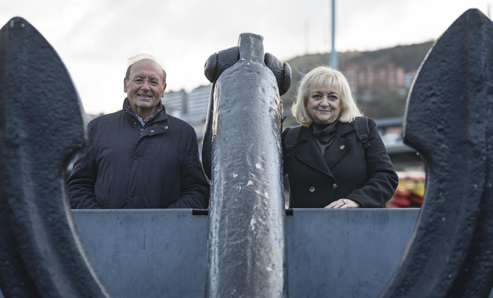 Jose Antonio Abaroa eta Idoia Ibañez, azaroaren 25ean, Bilboko Itsasmuseumeko dikean. ARITZ LOIOLA / FOKU