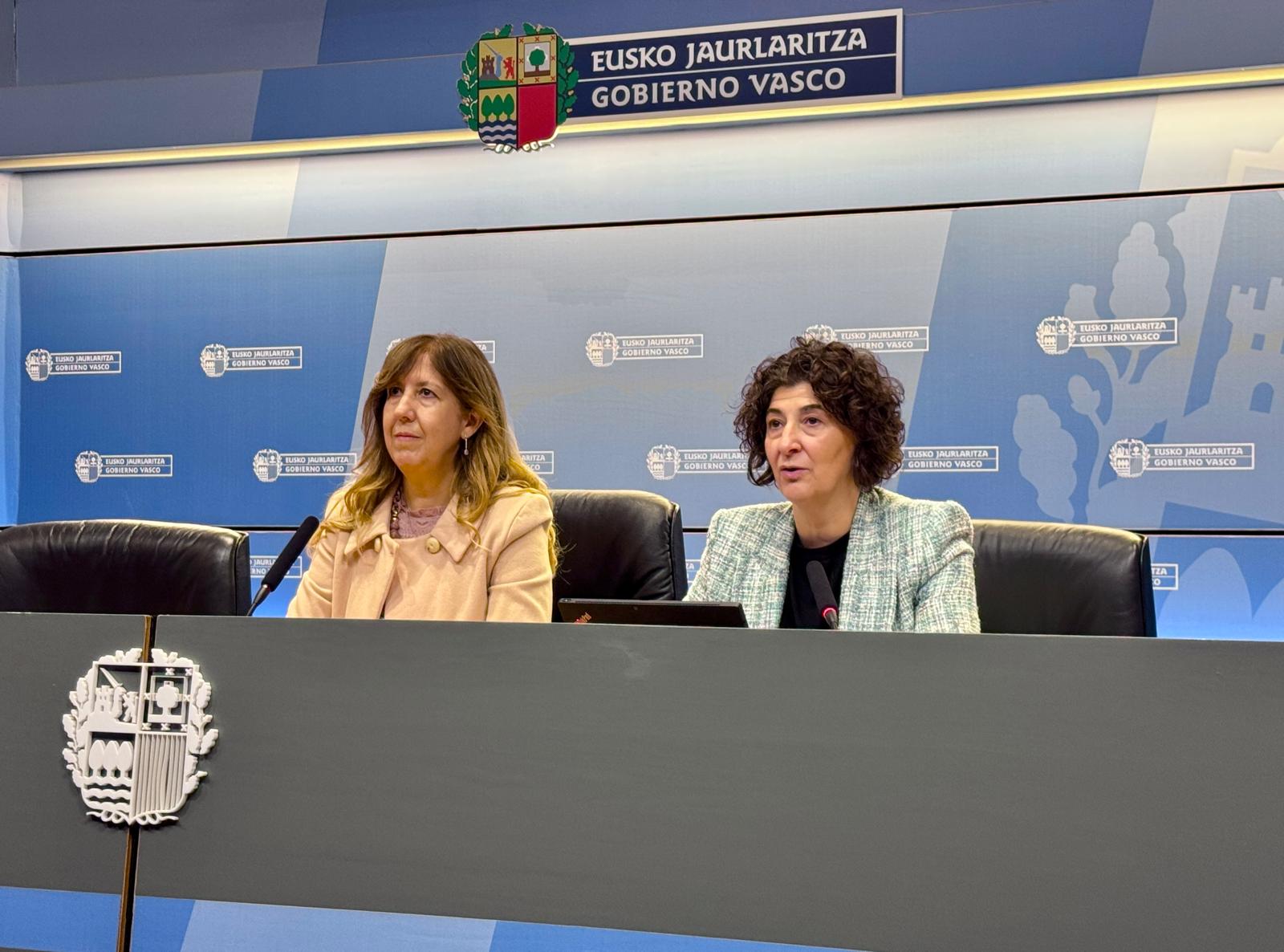 Elena Perez Barredo eta Iciar Gonzalez, gaur, Gasteizen. IREKIA